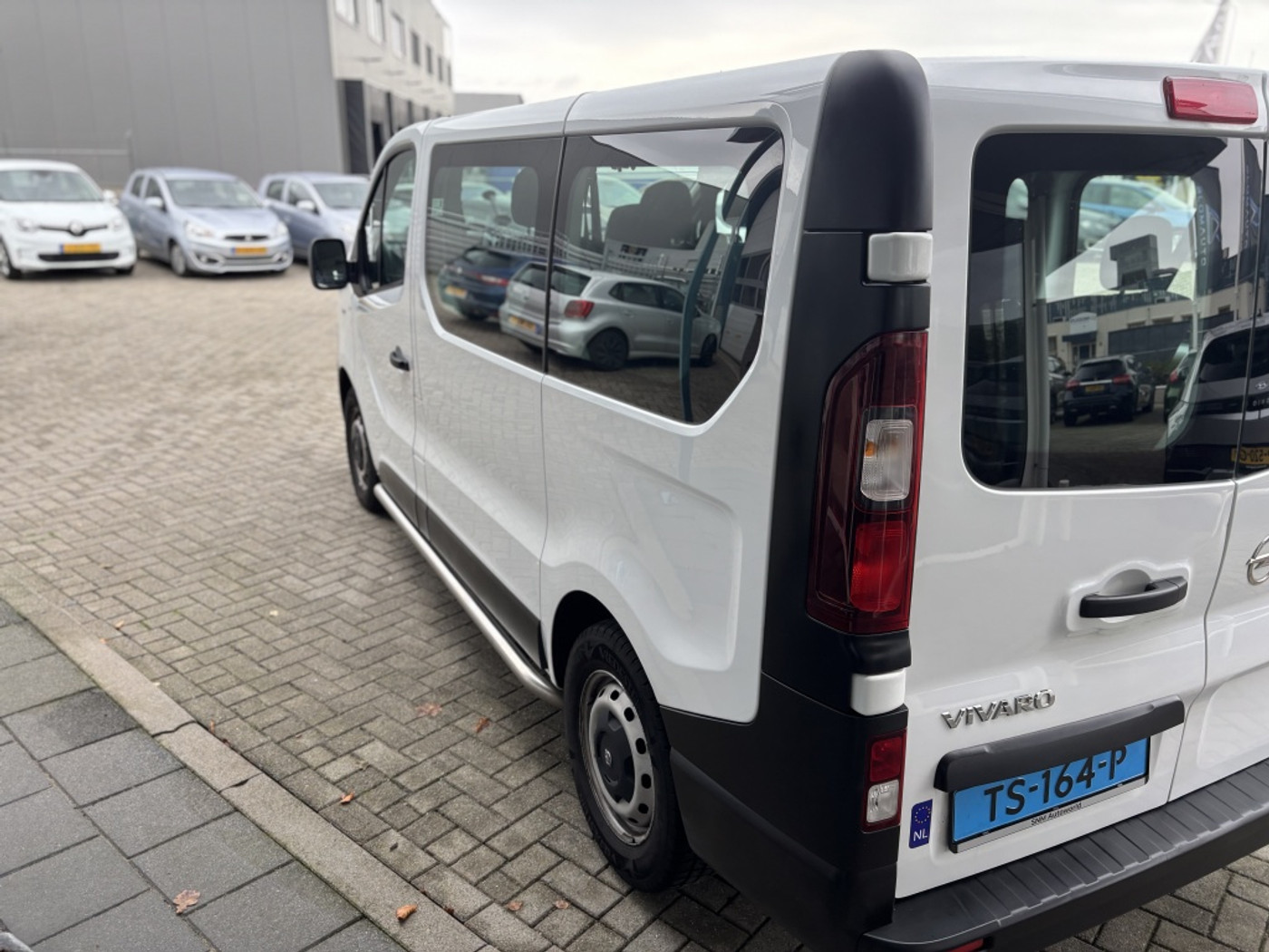 Foto van Opel Vivaro-b
