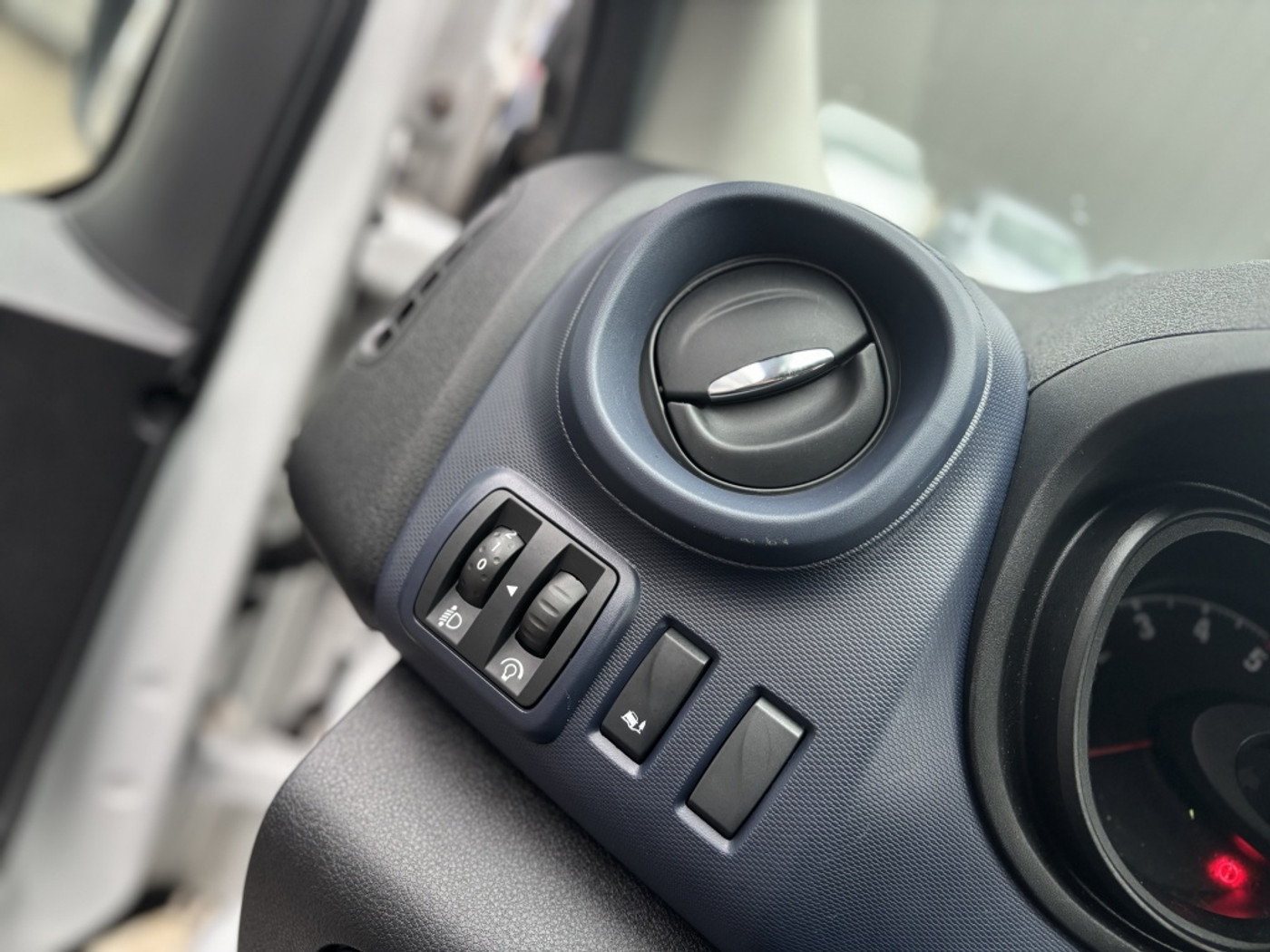 Foto van Opel Vivaro-b