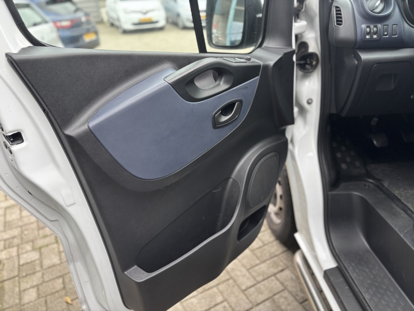 Foto van Opel Vivaro-b