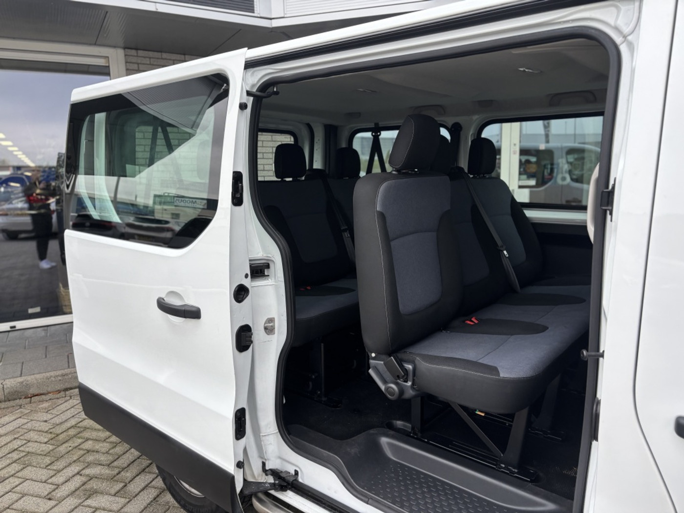 Foto van Opel Vivaro-b