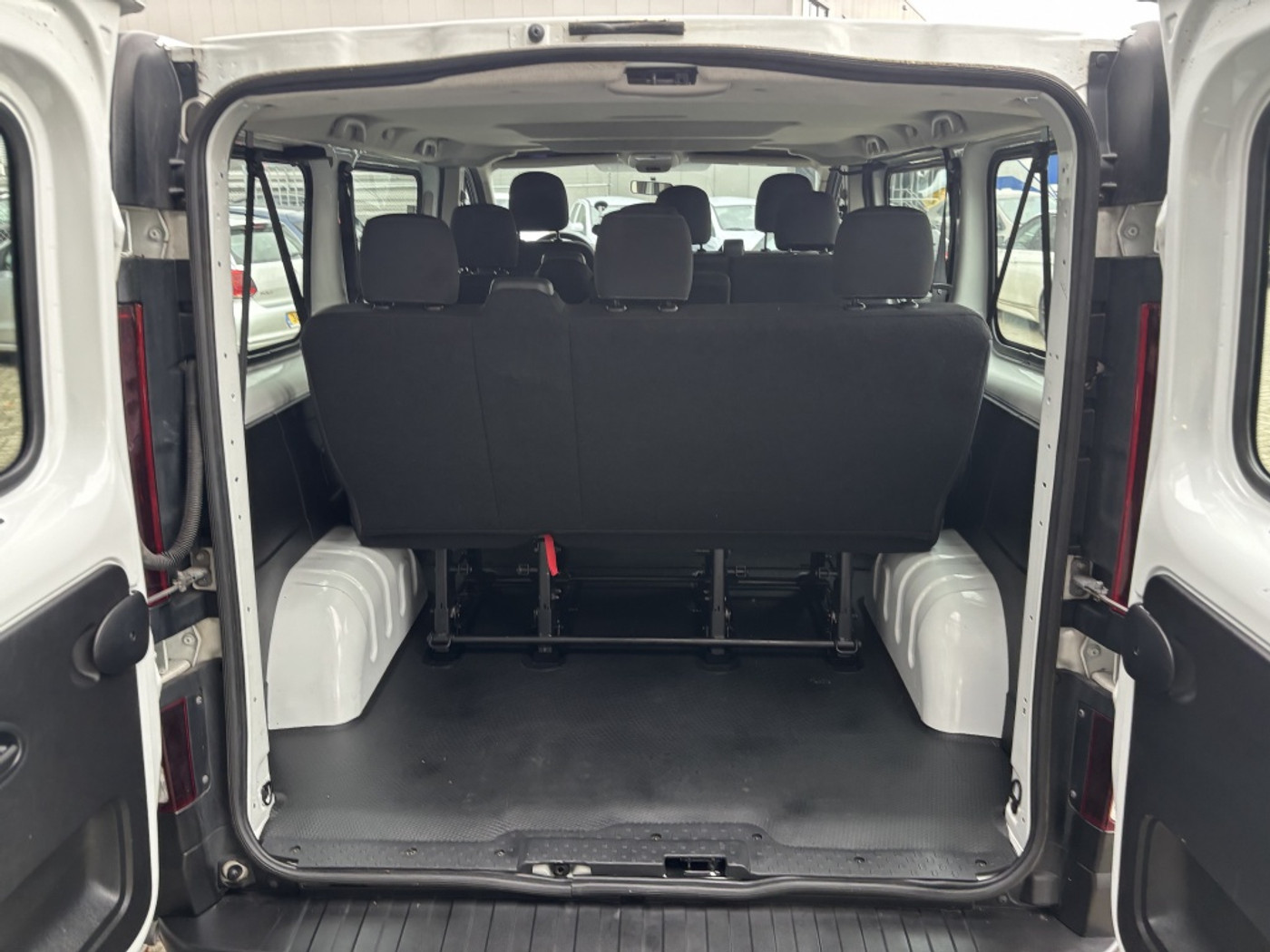 Foto van Opel Vivaro-b