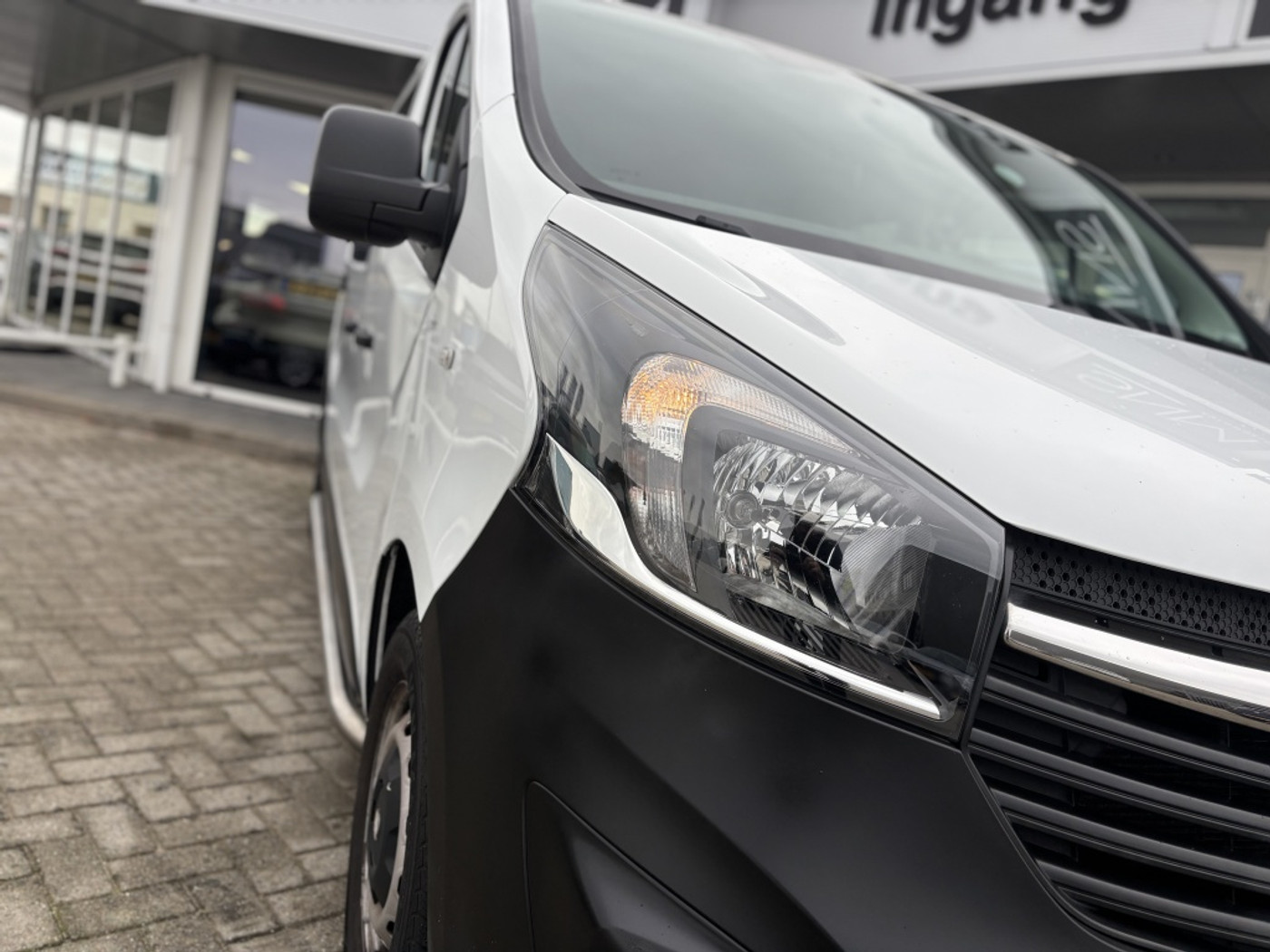 Foto van Opel Vivaro-b