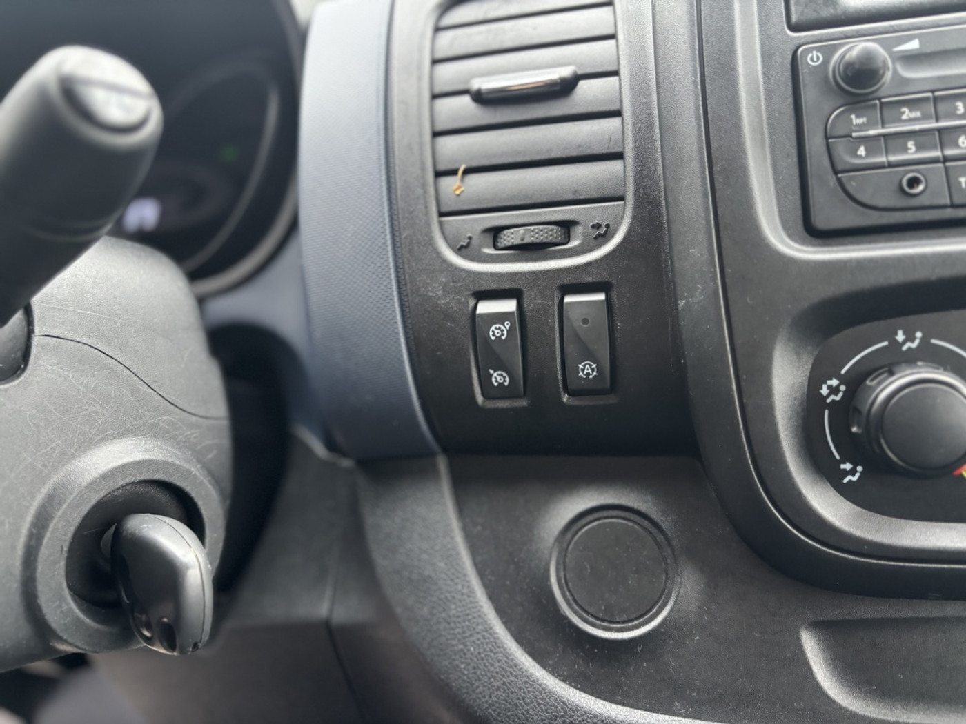Foto van Opel Vivaro-b