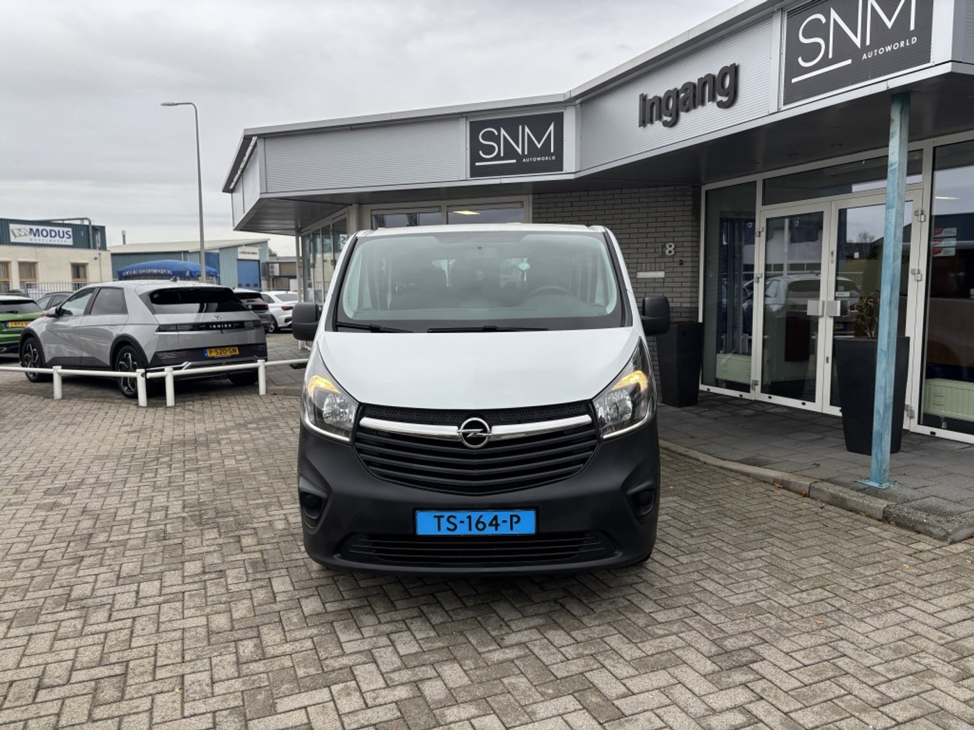 Foto van Opel Vivaro-b