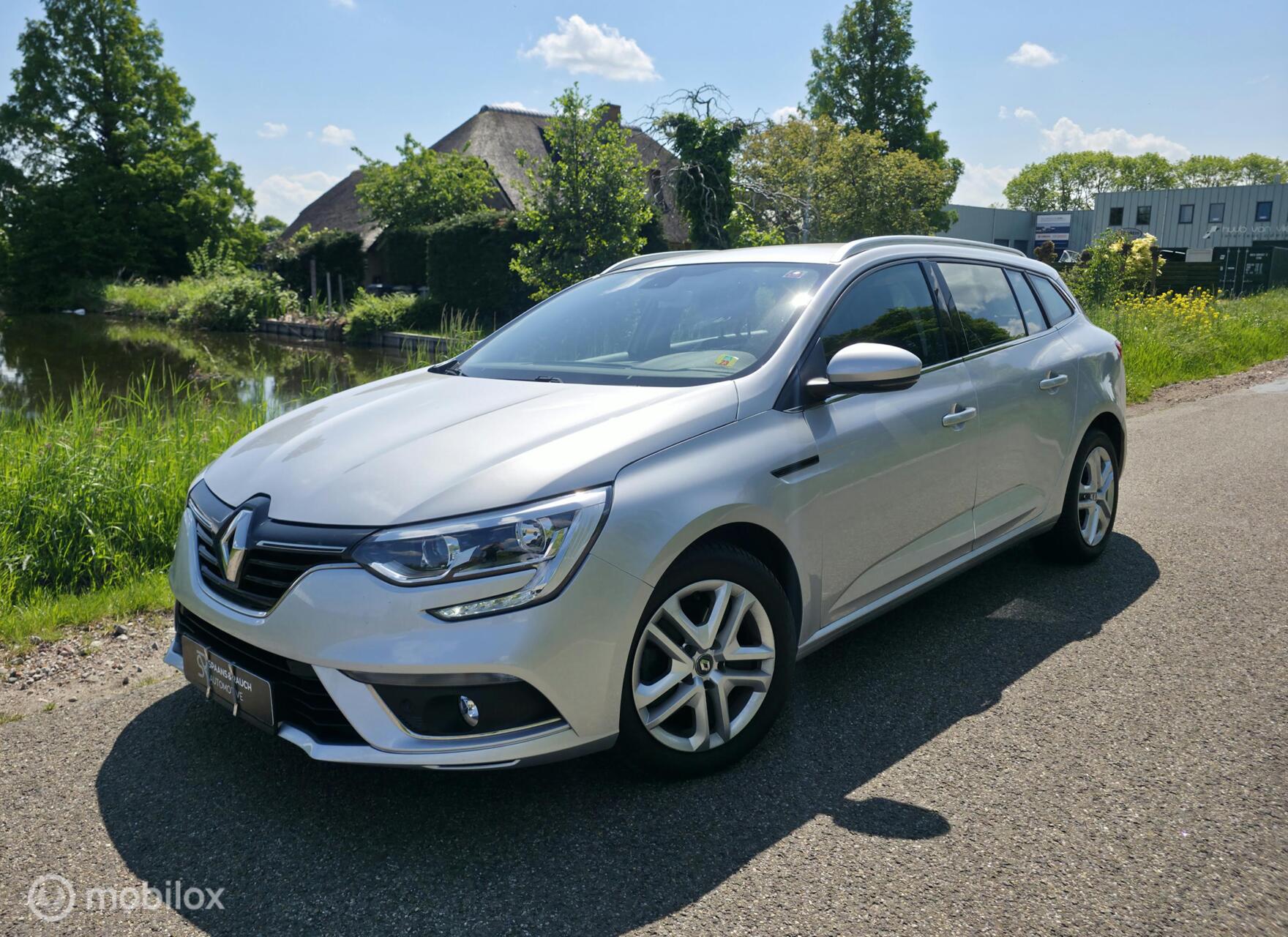 Renault Megane 1.2 TCe Limited / Navi / Carplay / PDC 2017 - voorkant