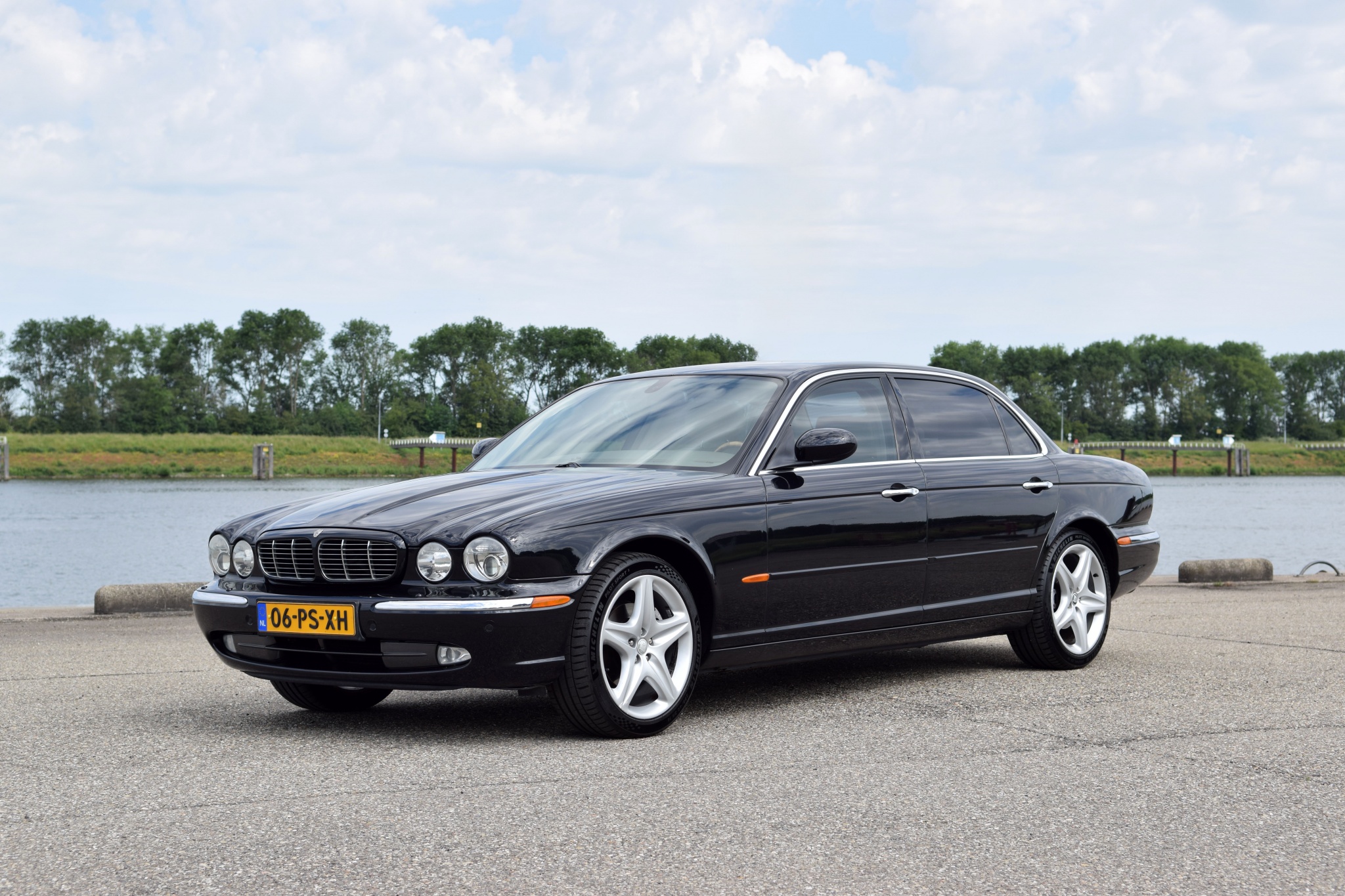 Jaguar XJ 4.2 V8 Executive LWB 2004 - voorkant