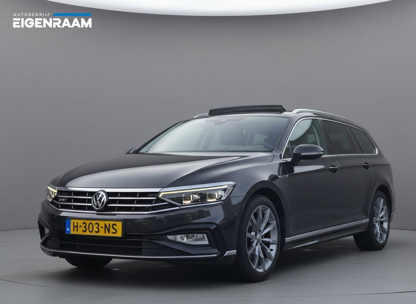 Volkswagen Passat 1.5TSI DSG R-Line Facelift | Pano | Leder | LED | Trekhaak 2020 - voorkant