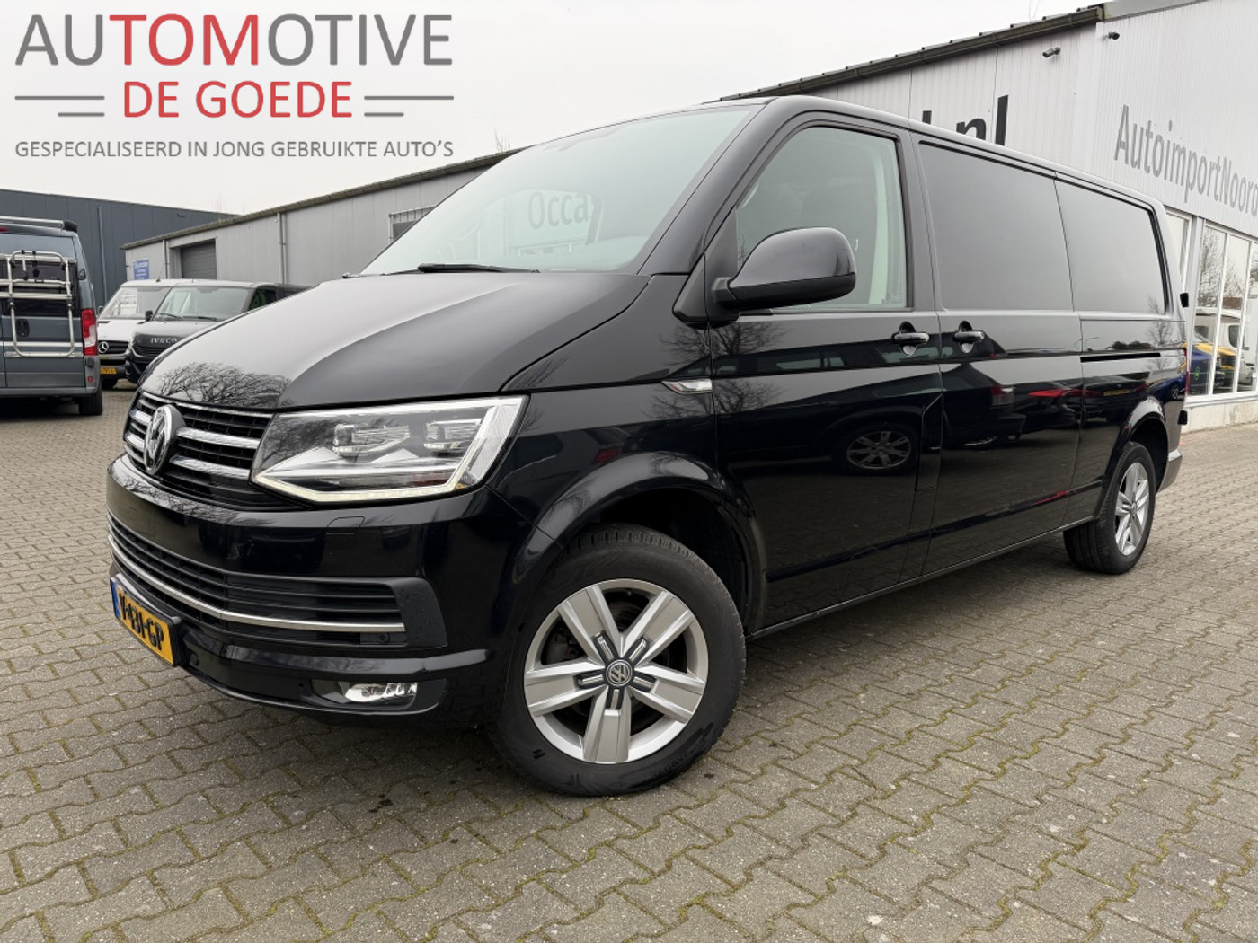 Volkswagen Transporter 2.0 TDI DSG 150pk L2H1 Highline 2x Schuifdeur, Full led 2017 - voorkant