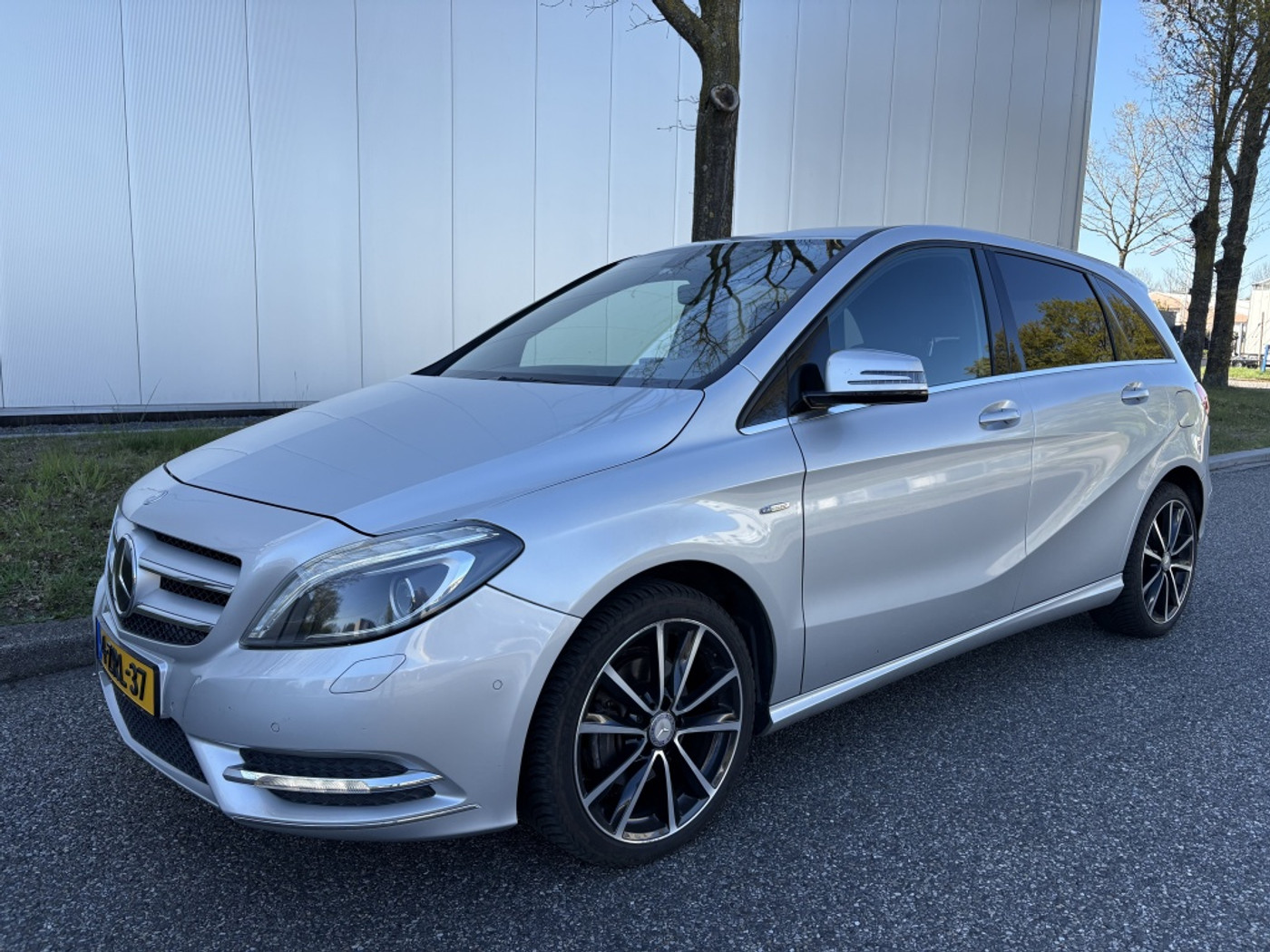 Mercedes-Benz B 200 200 Ambition Automaat Leer Trekhaak Navi 2012 - voorkant