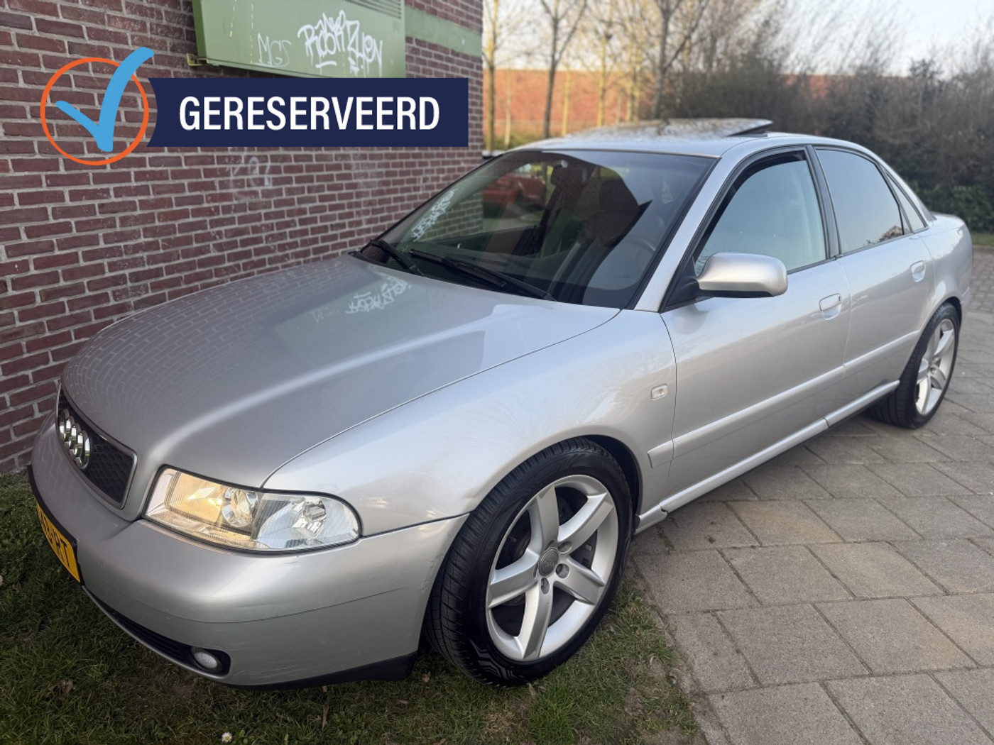 Audi Audi A4 2.4 V6 QUATRO*2000*Ecc|Xenon|Cruise|O-dak 2000 - voorkant