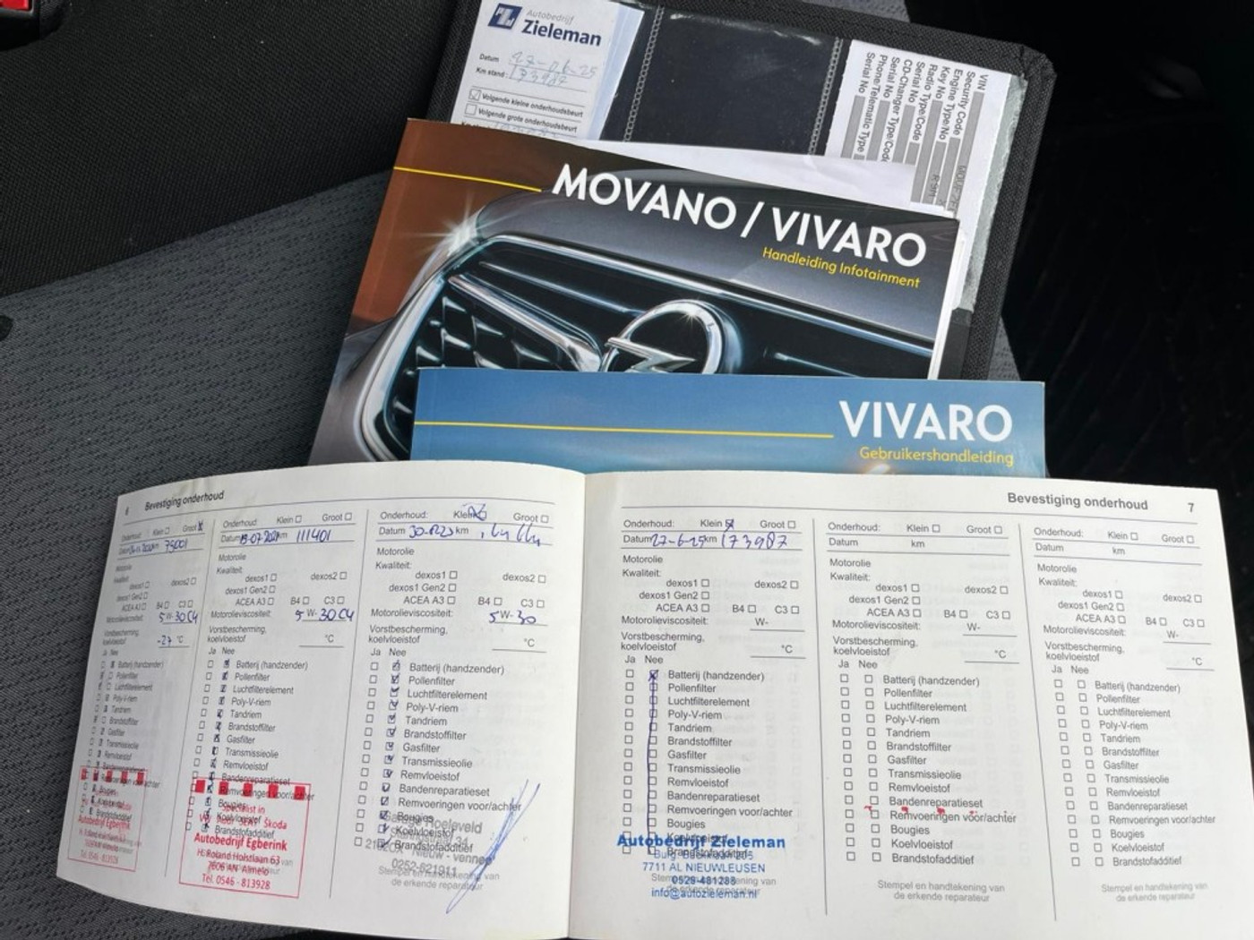 Foto van Opel Vivaro-b