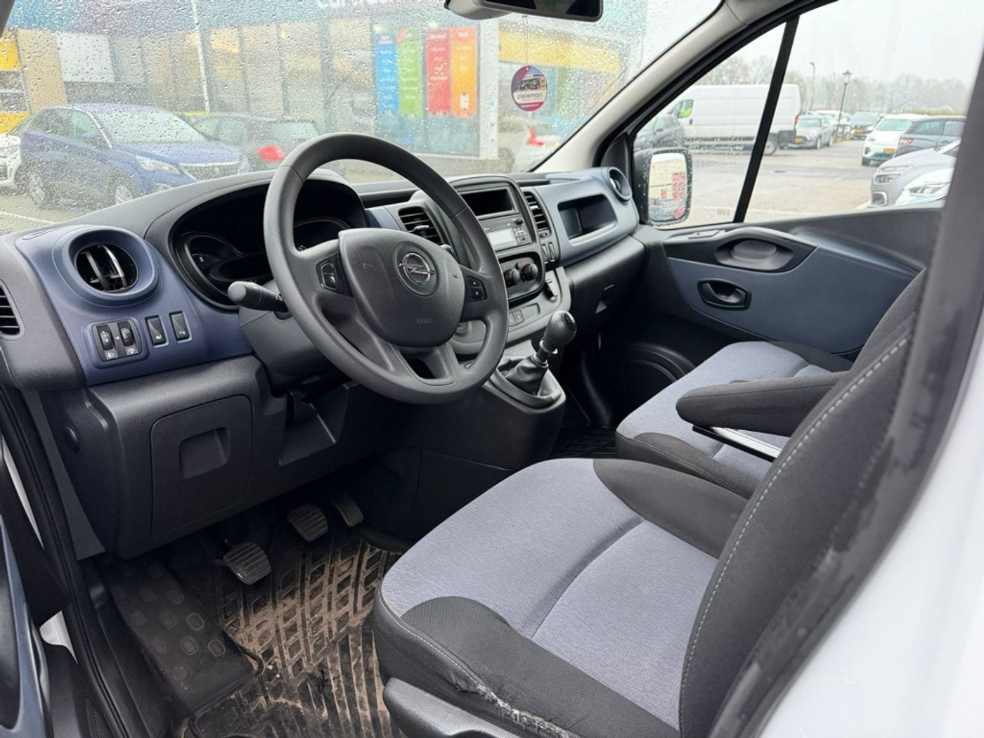 Foto van Opel Vivaro-b