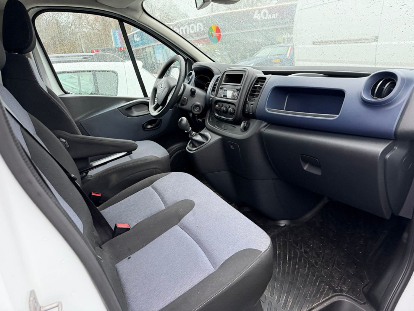 Foto van Opel Vivaro-b
