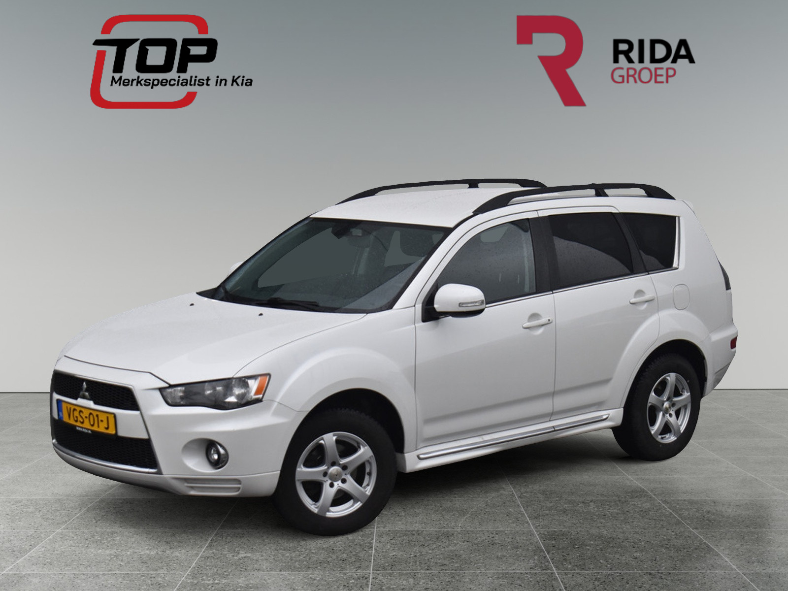 Mitsubishi Mitsubishi Outlander OUTLANDER 2.2 Di 4WD GEEL KENTEKEN Leder, navi, camera, trekhaak 2011 - voorkant