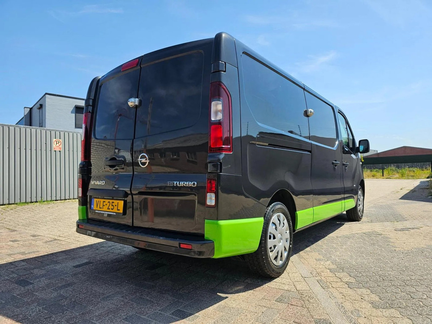 Foto van Opel Vivaro-b