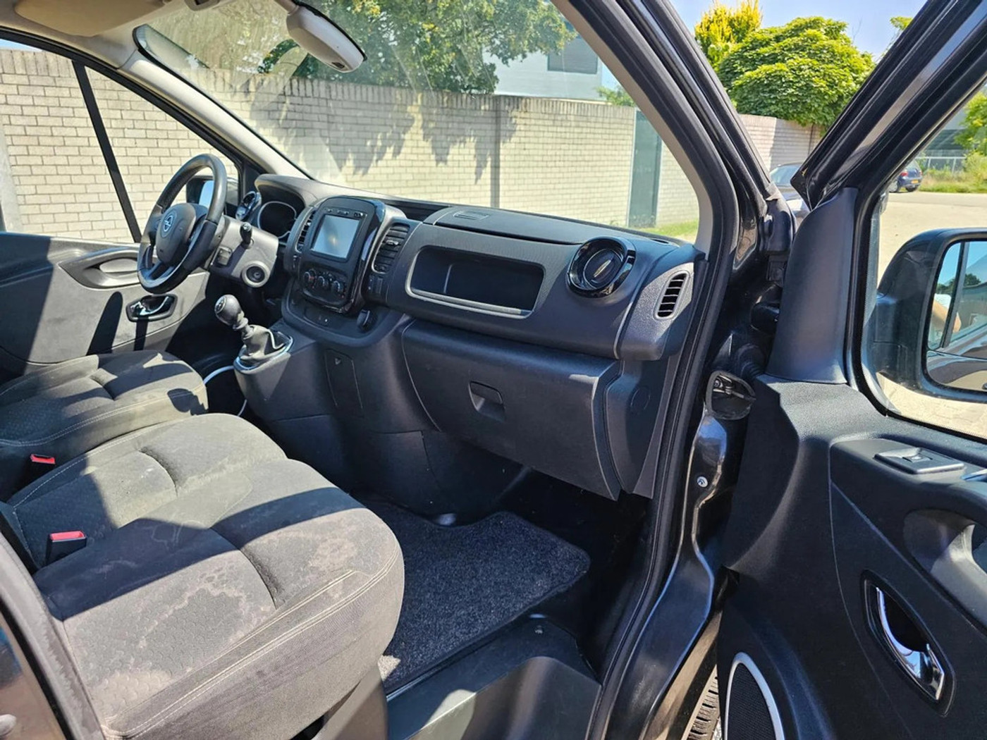 Foto van Opel Vivaro-b