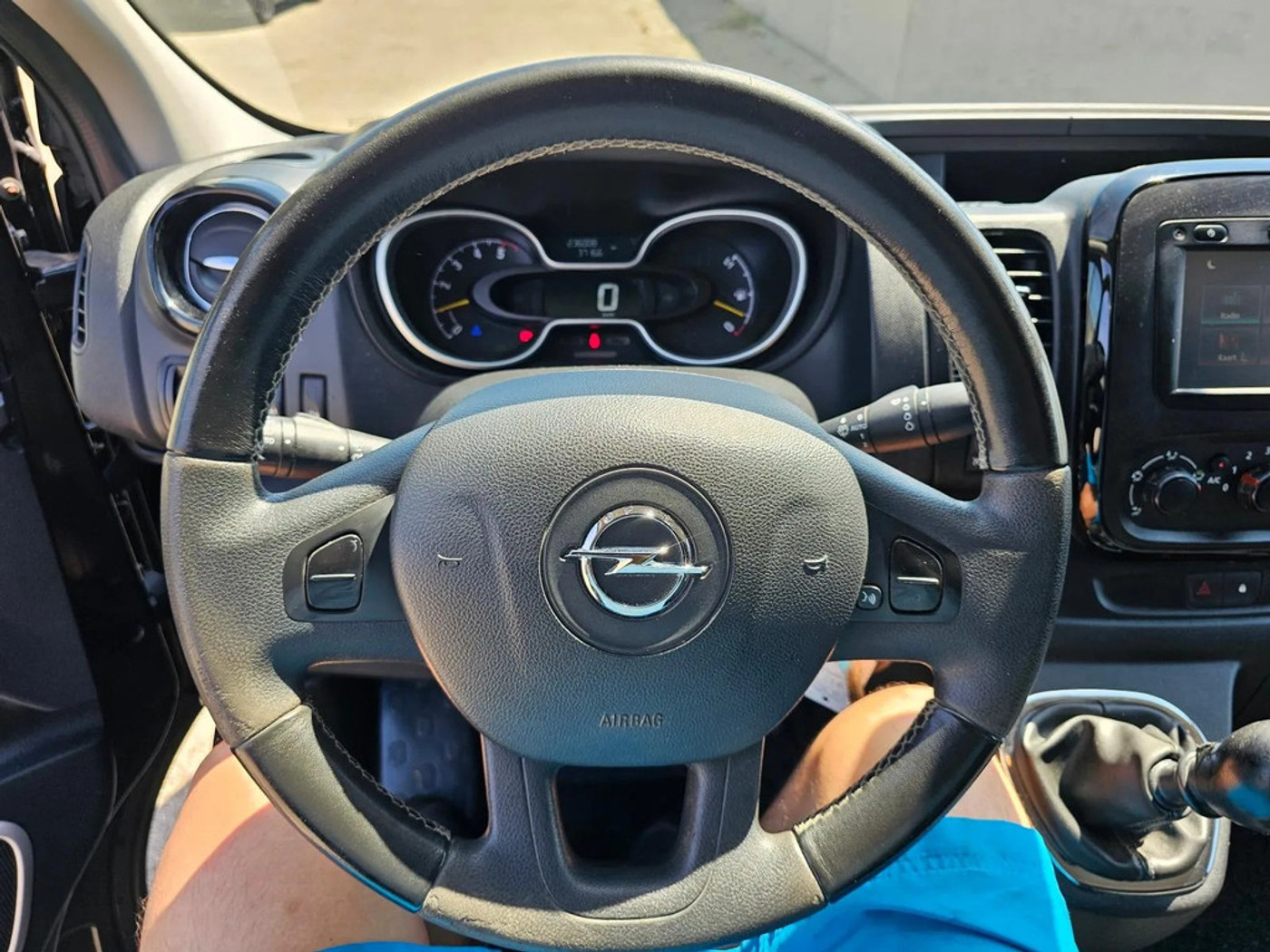 Foto van Opel Vivaro-b