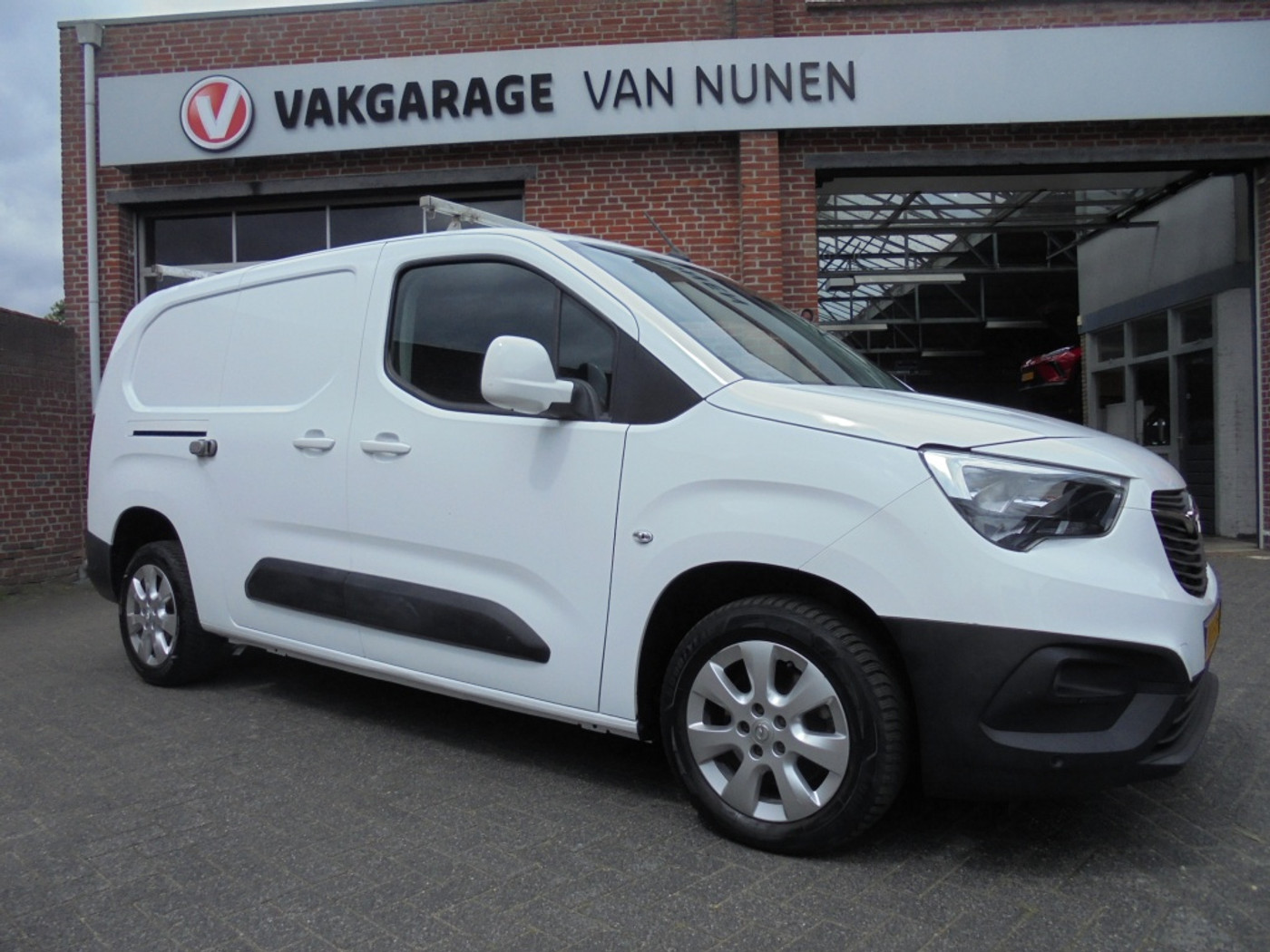Opel Combo 1.5D L2H1 Edition 2021 - voorkant