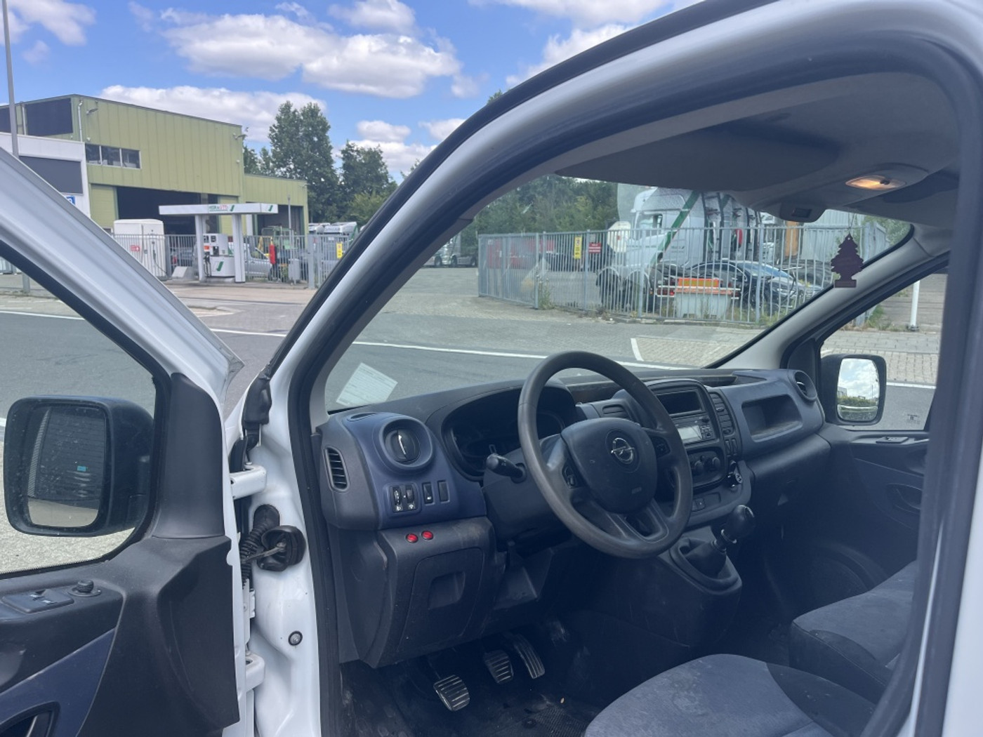 Foto van Opel Vivaro-b
