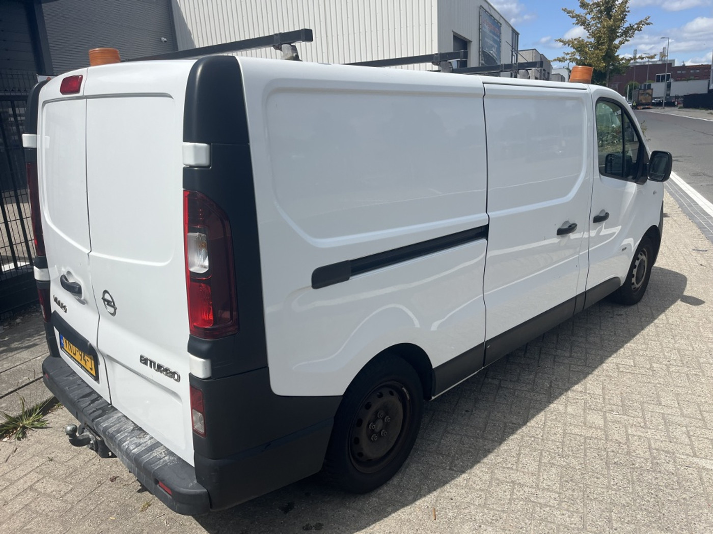 Foto van Opel Vivaro-b