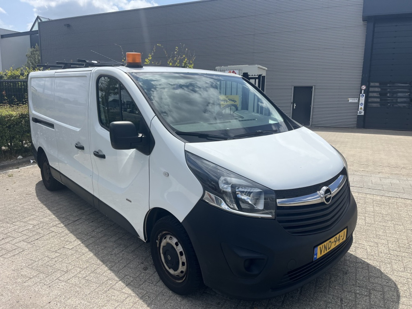 Foto van Opel Vivaro-b