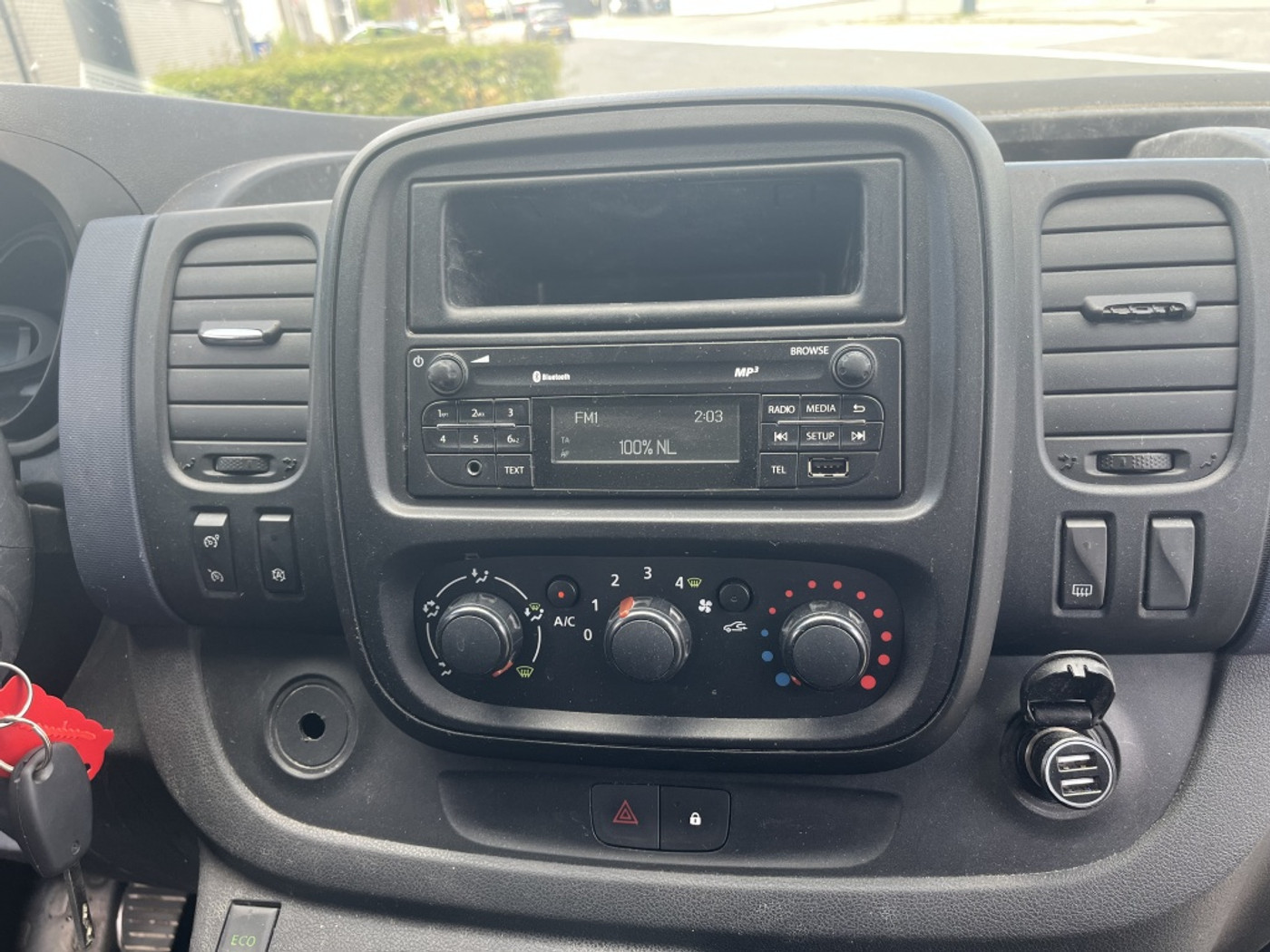 Foto van Opel Vivaro-b