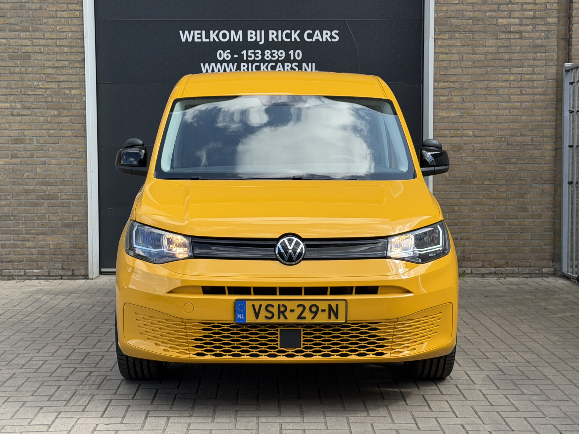 Foto van Volkswagen Caddy Modified Partition Wall