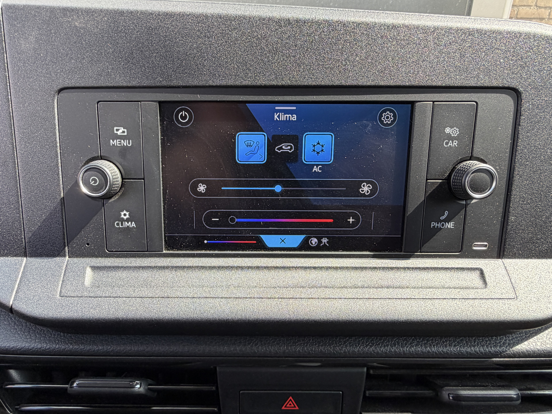 Foto van Volkswagen Caddy Modified Partition Wall
