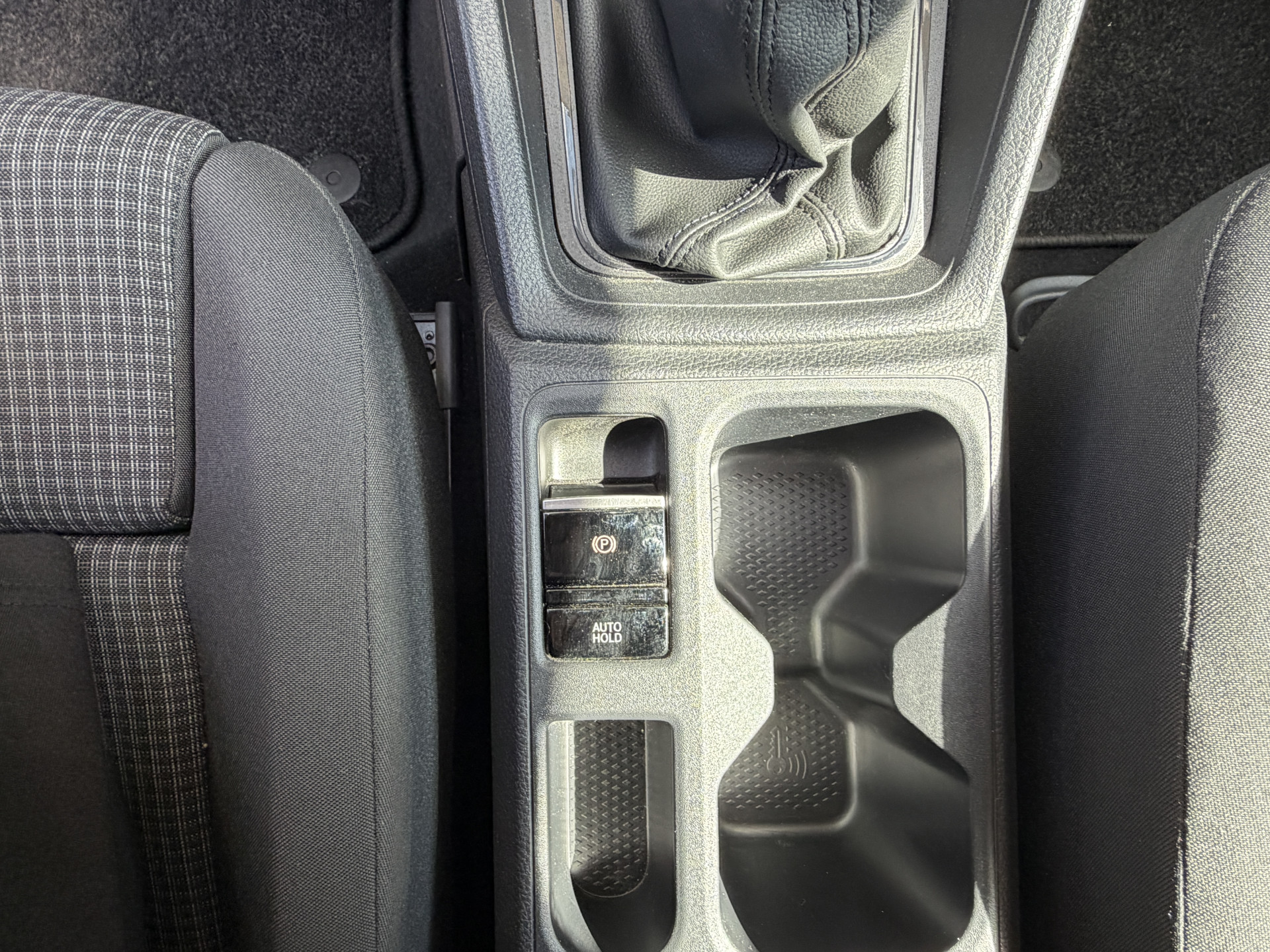 Foto van Volkswagen Caddy Modified Partition Wall