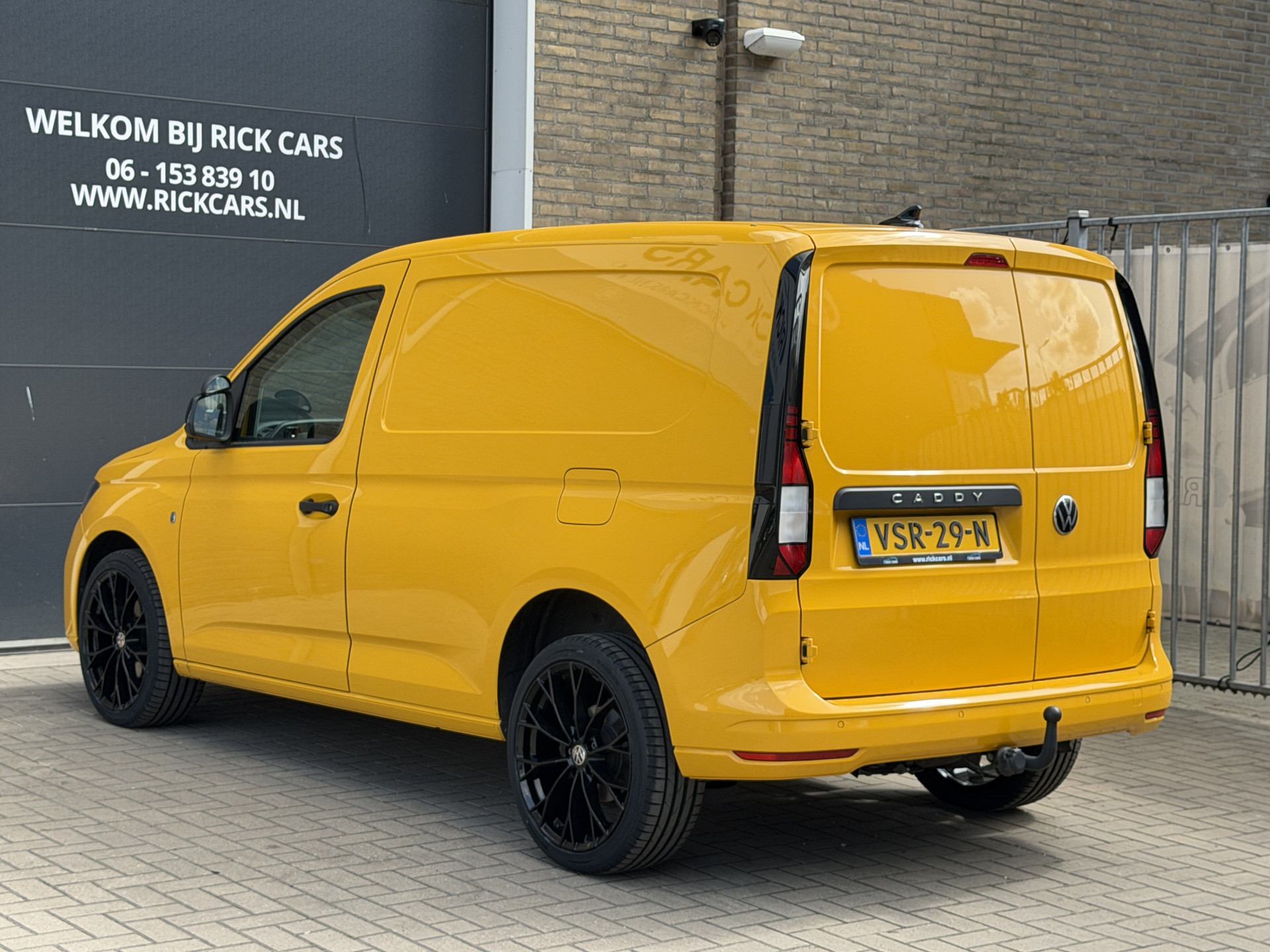 Foto van Volkswagen Caddy Modified Partition Wall