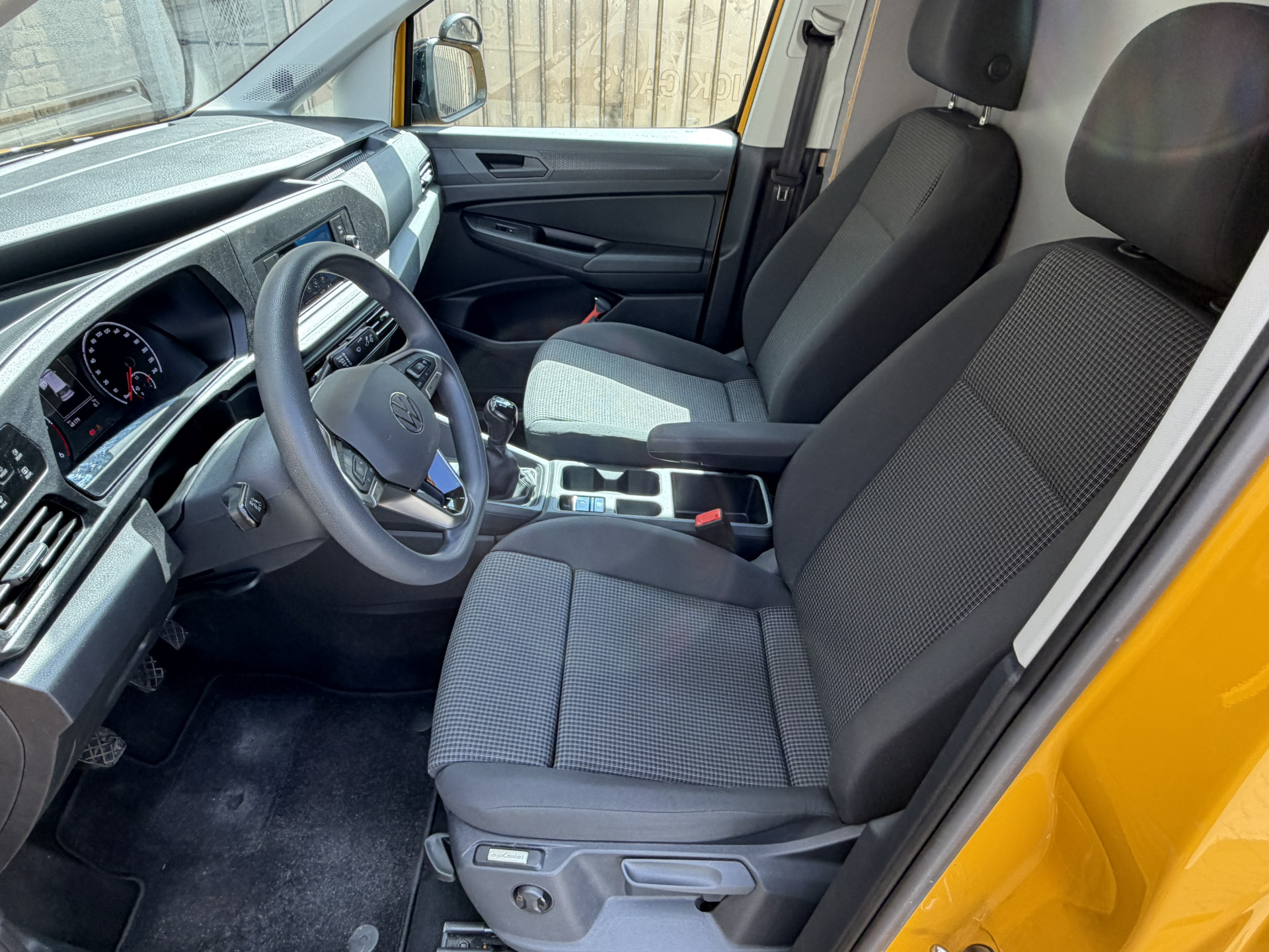 Foto van Volkswagen Caddy Modified Partition Wall