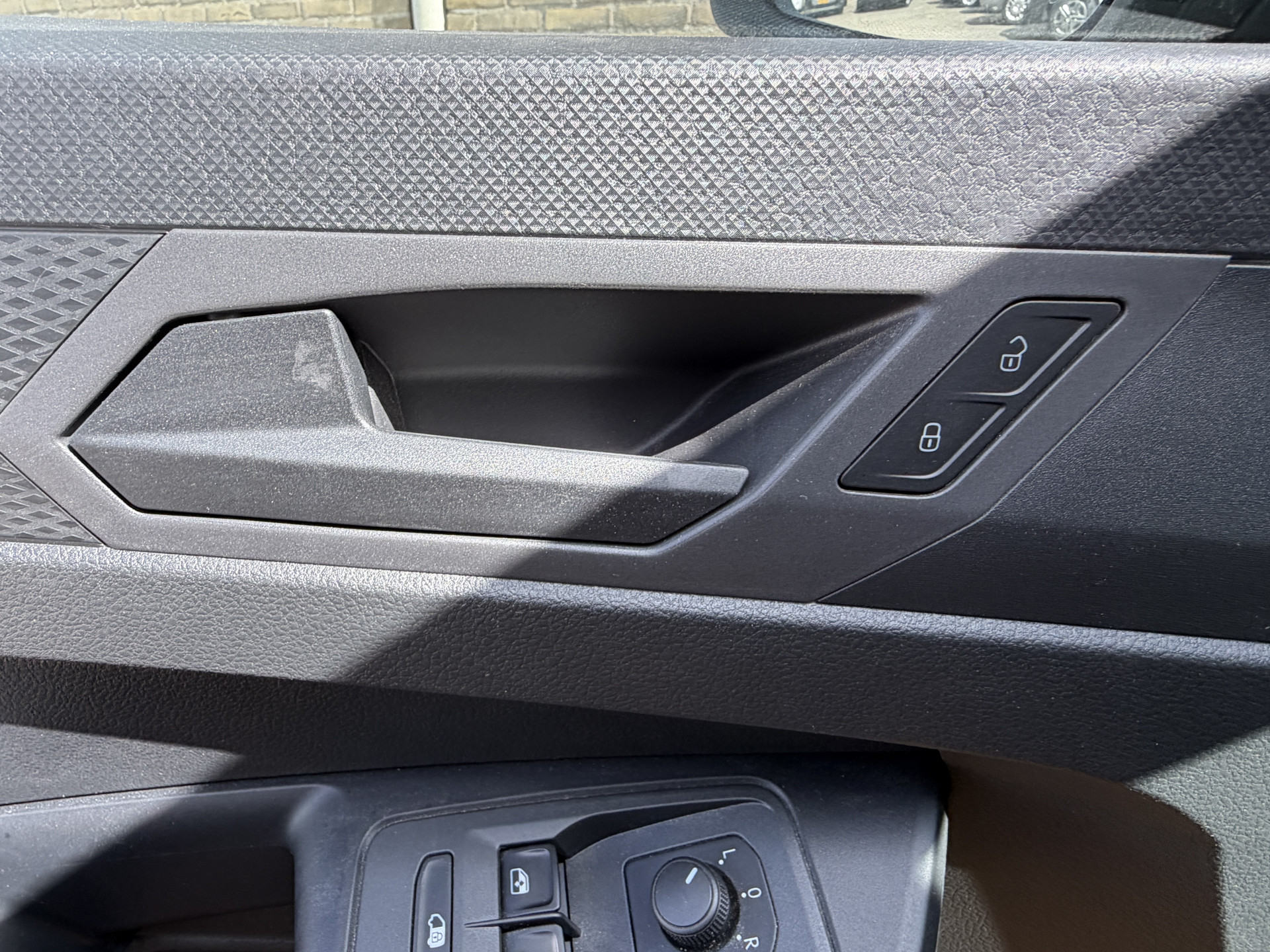Foto van Volkswagen Caddy Modified Partition Wall