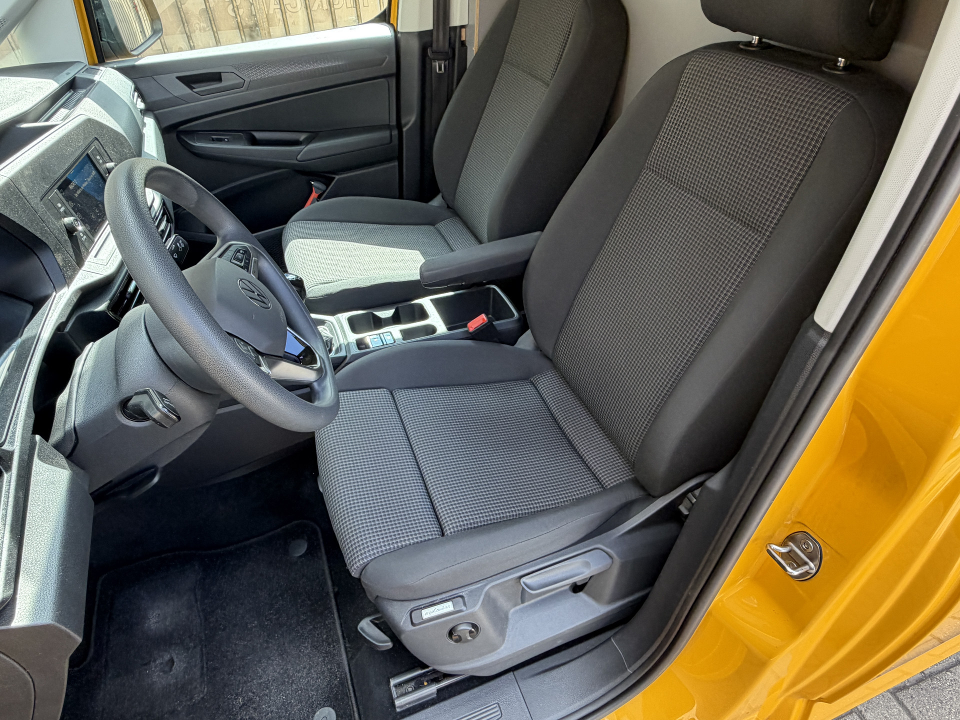 Foto van Volkswagen Caddy Modified Partition Wall