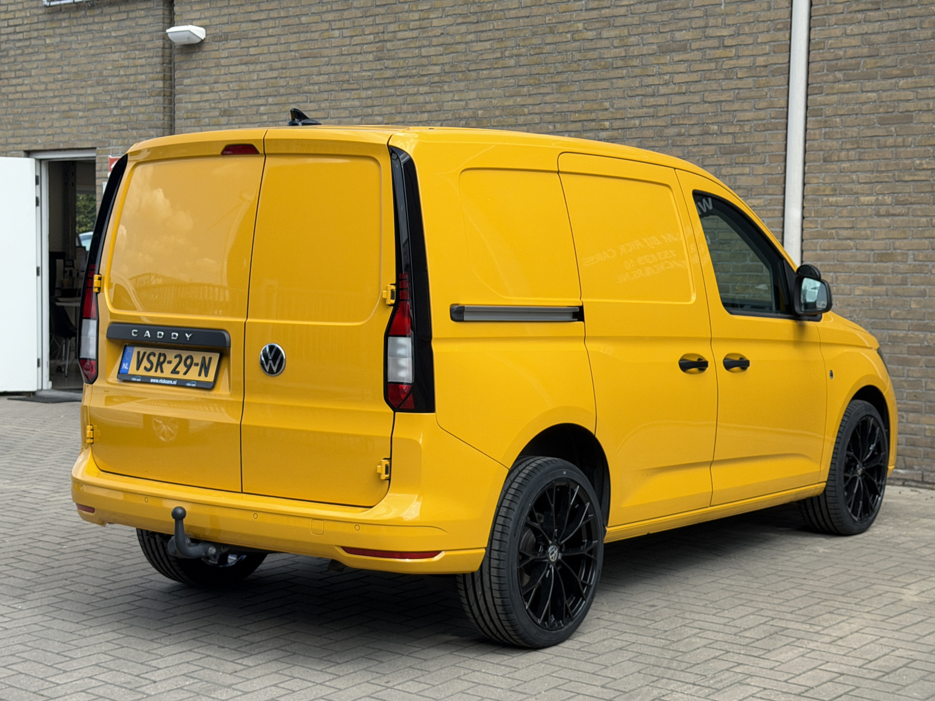 Foto van Volkswagen Caddy Modified Partition Wall