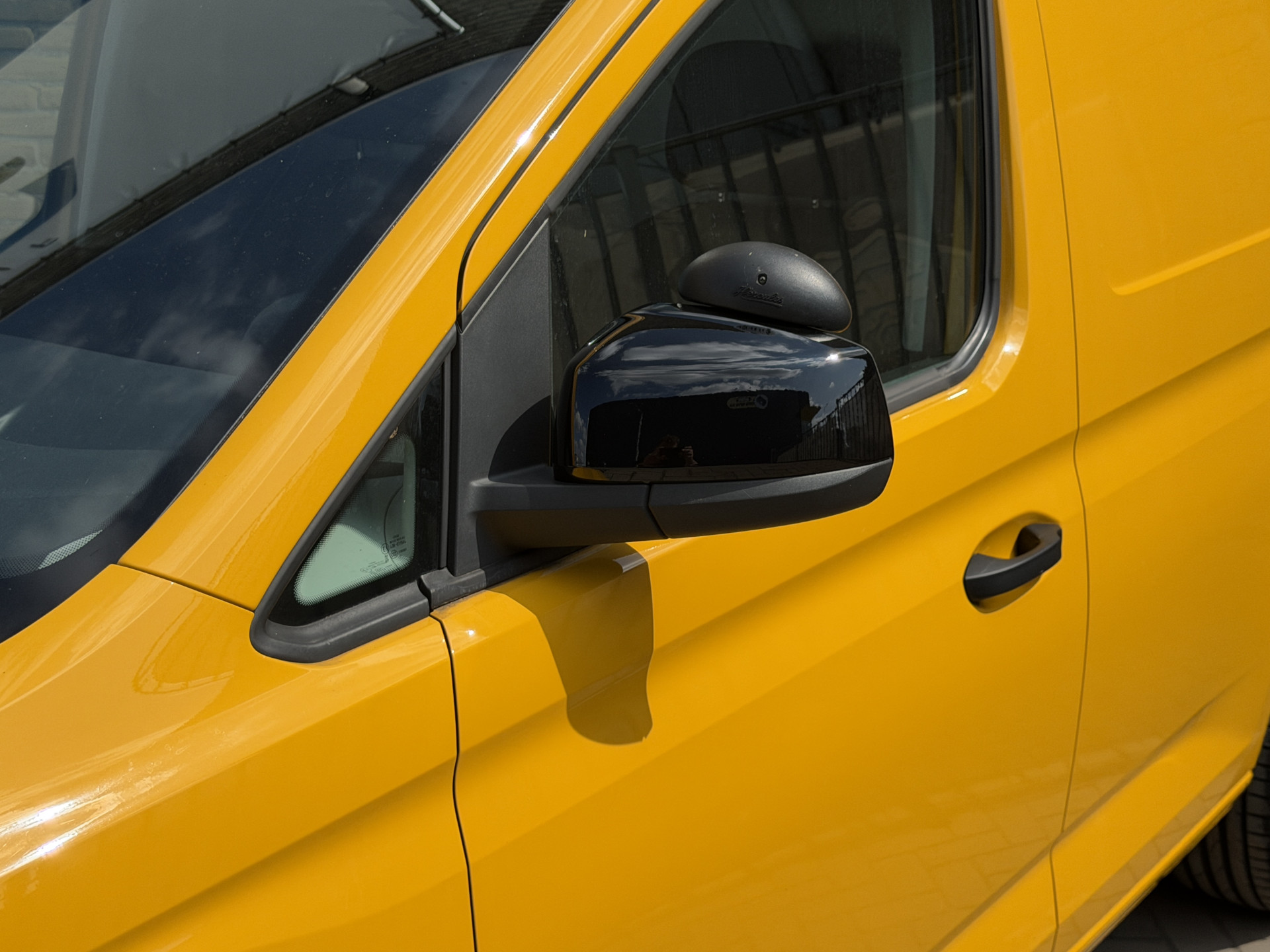 Foto van Volkswagen Caddy Modified Partition Wall