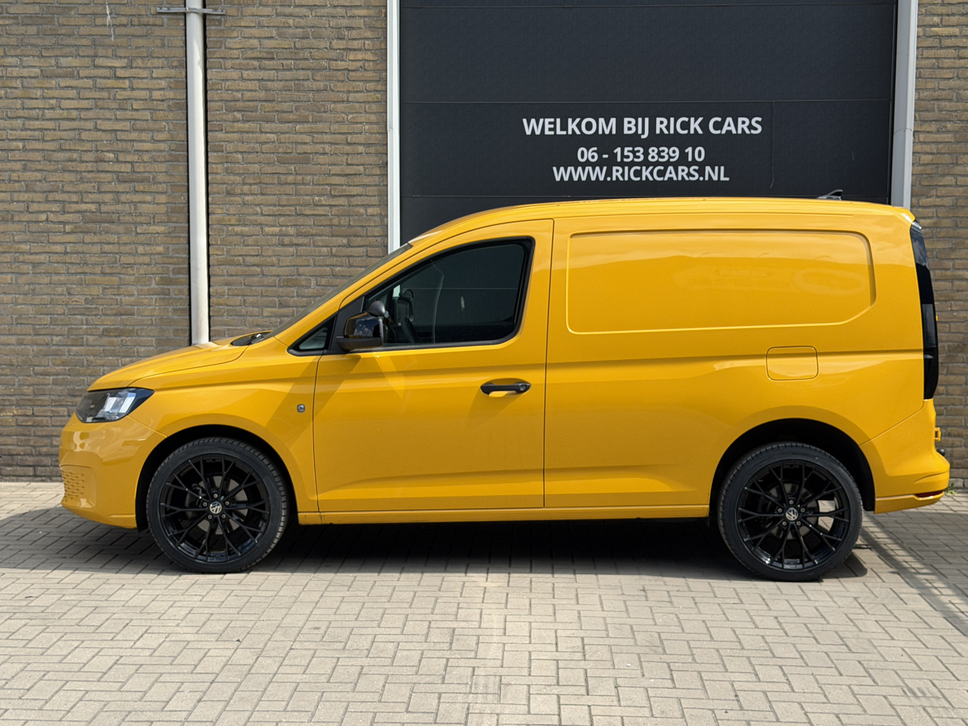 Foto van Volkswagen Caddy Modified Partition Wall