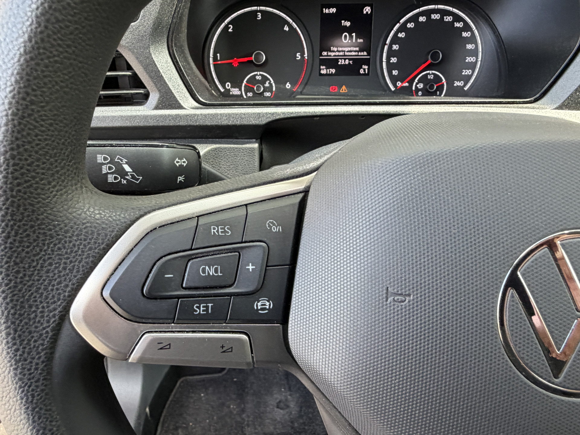 Foto van Volkswagen Caddy Modified Partition Wall