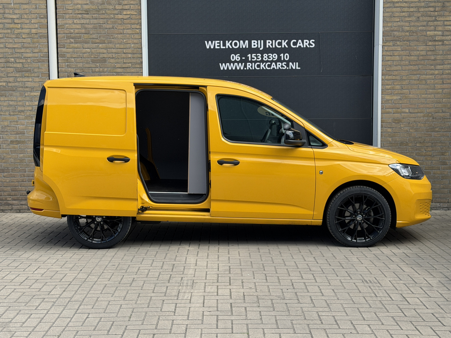 Foto van Volkswagen Caddy Modified Partition Wall