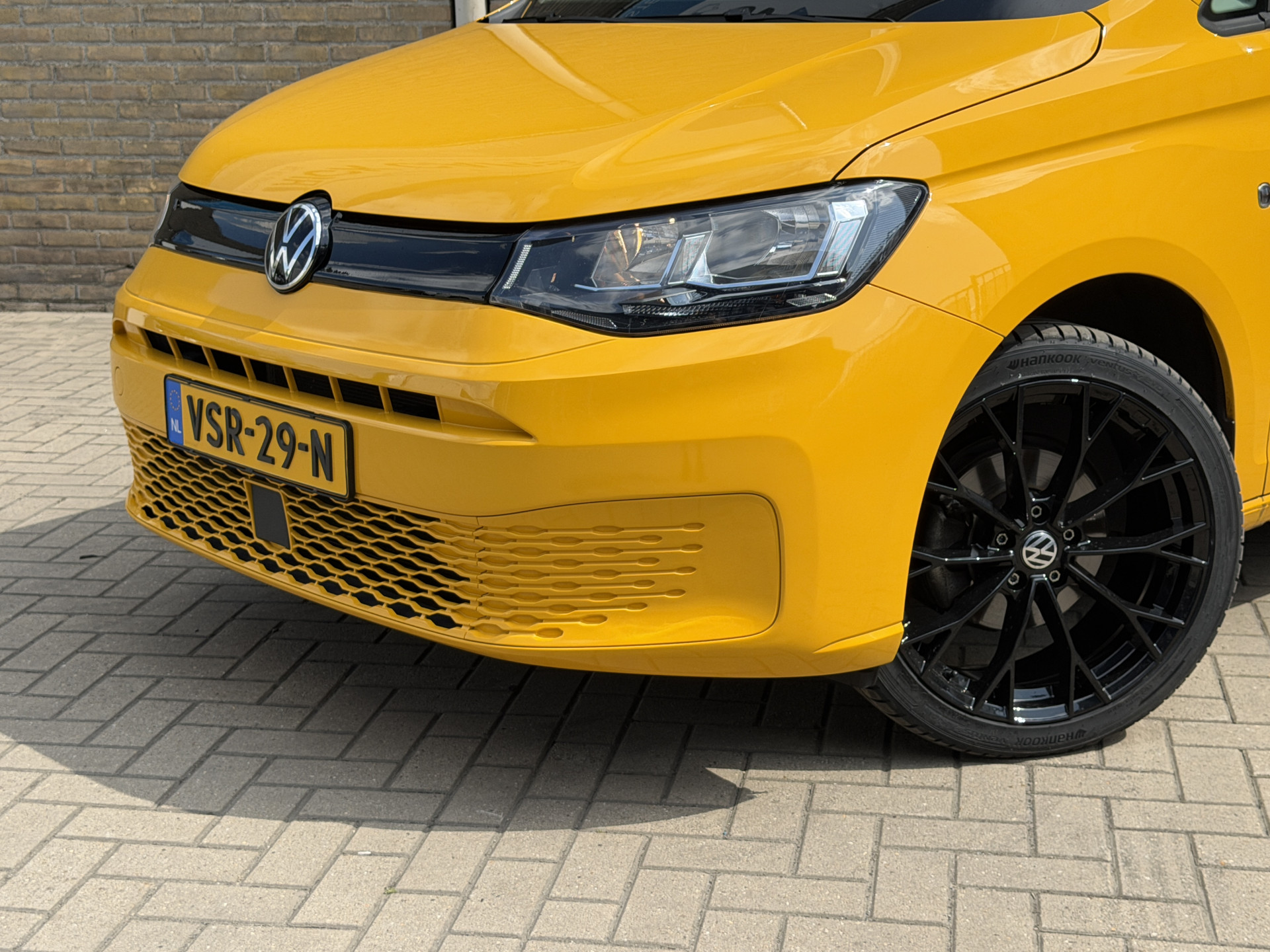 Foto van Volkswagen Caddy Modified Partition Wall