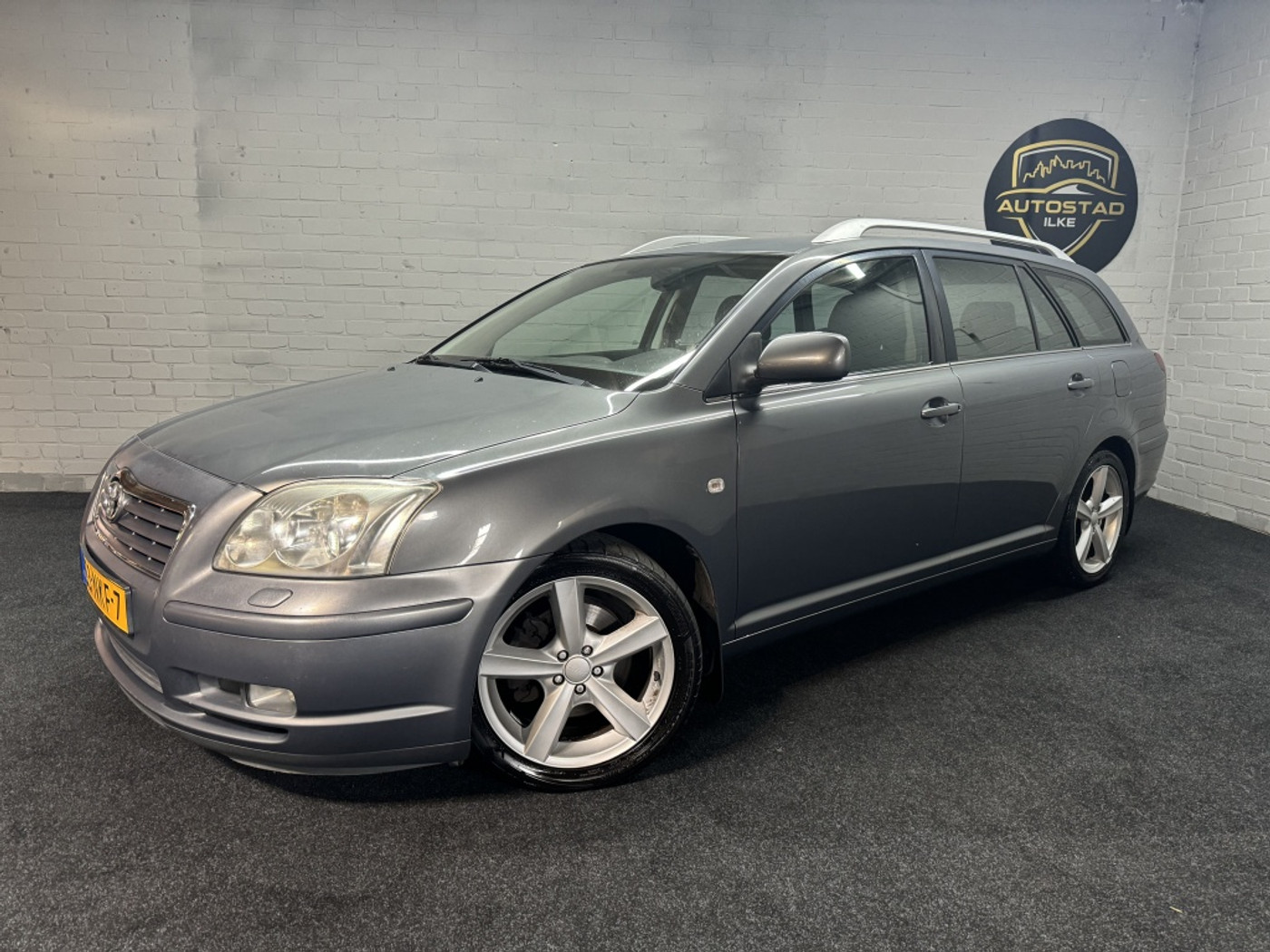 Toyota Toyota Avensis 2.0 VVTi Linea Luna Automaat|Lmv|T-haak 2004 - voorkant
