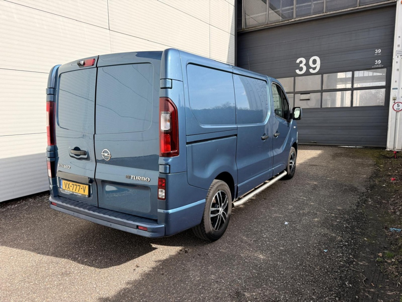 Foto van Opel Vivaro-b
