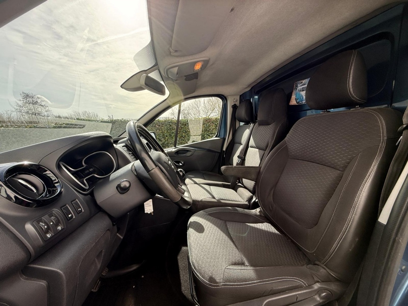 Foto van Opel Vivaro-b