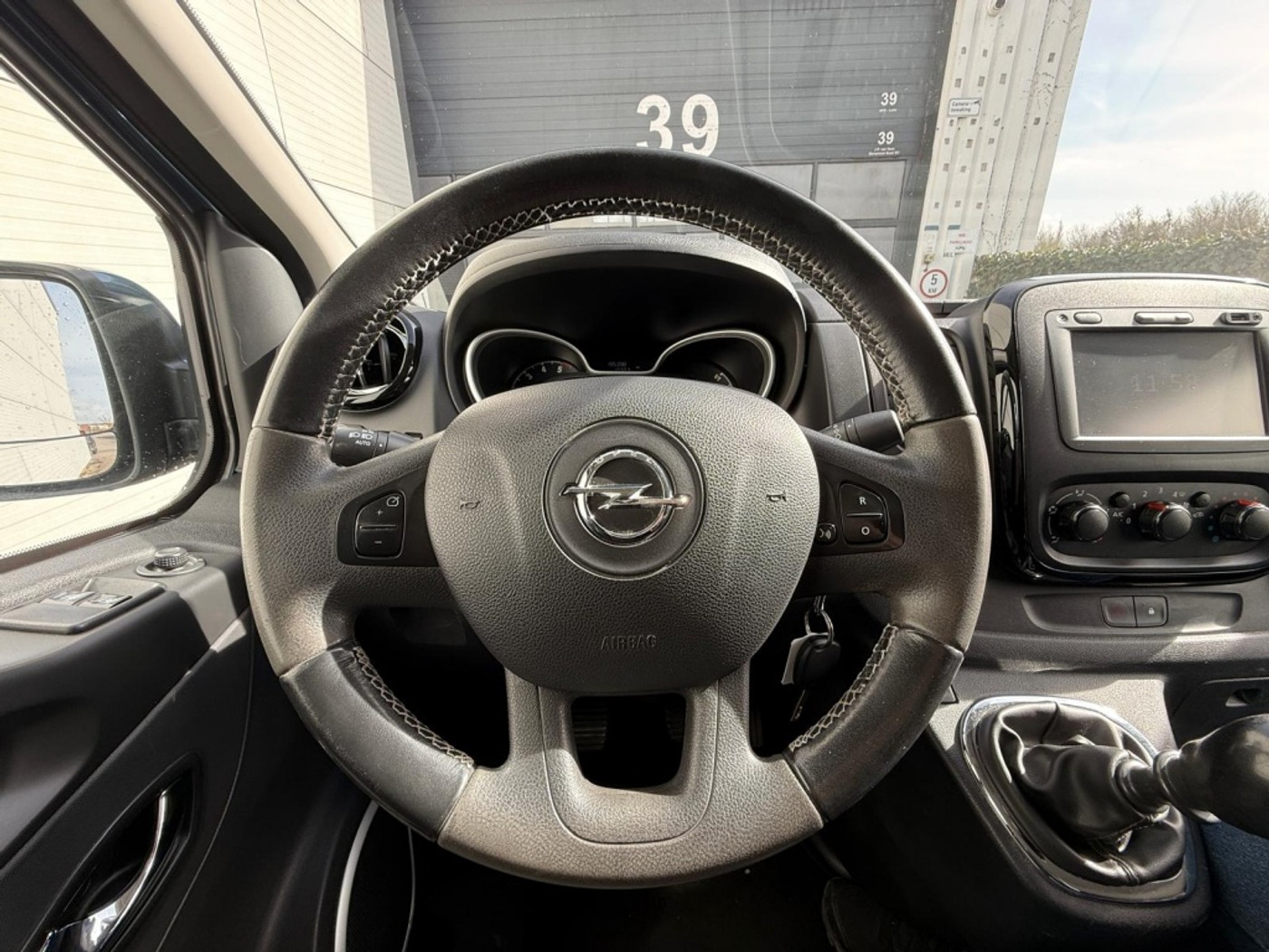 Foto van Opel Vivaro-b