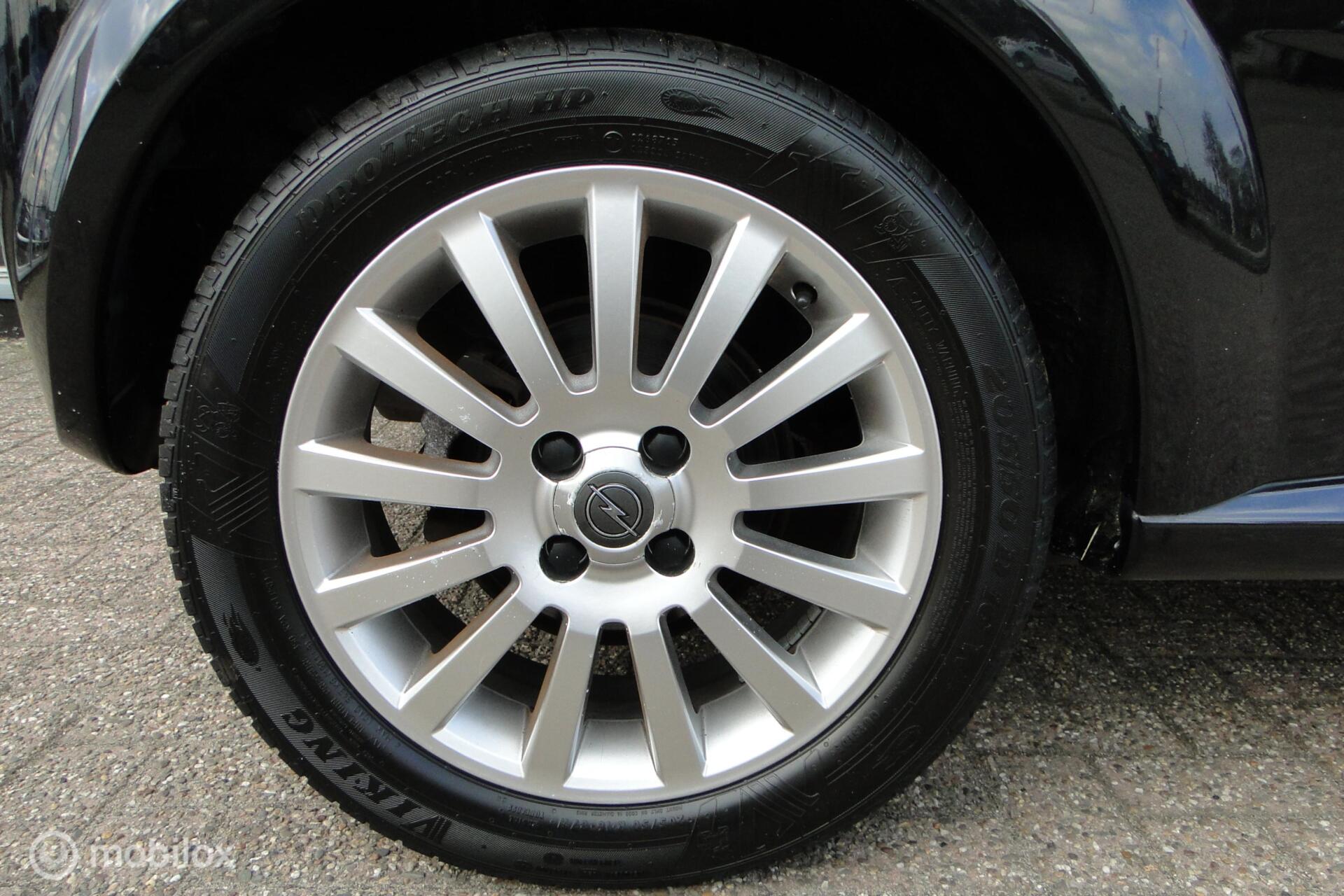 Foto van Opel Tigra Twintop
