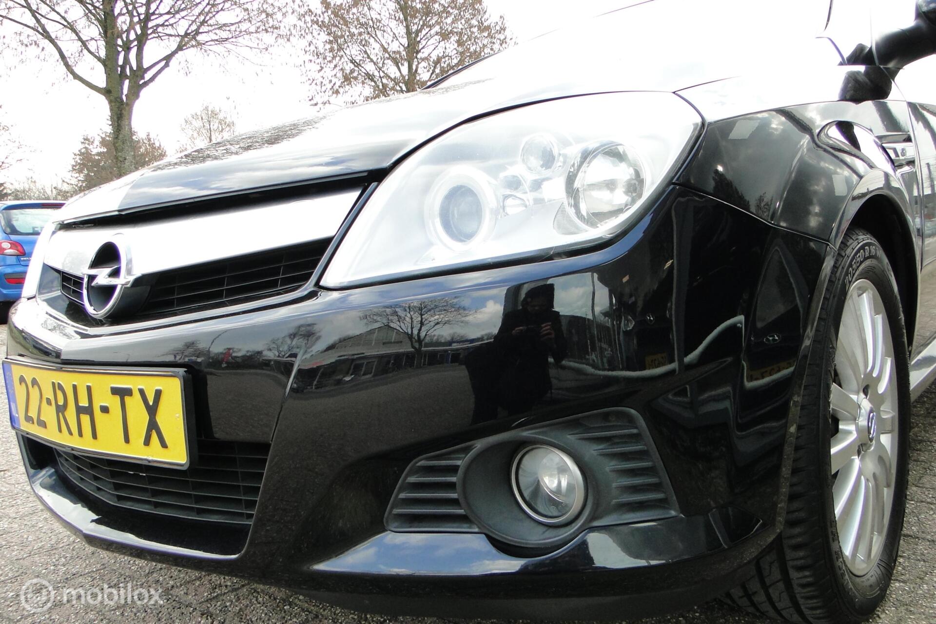 Foto van Opel Tigra Twintop