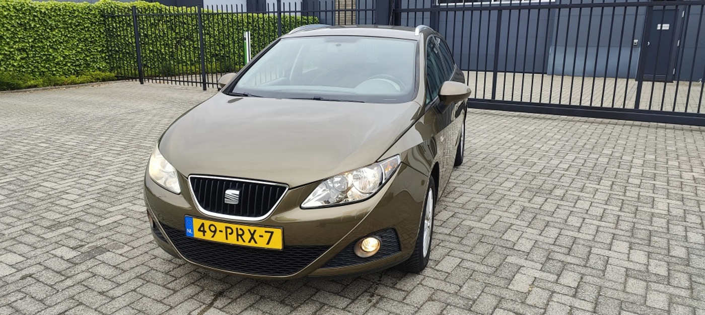 Seat Ibiza ST 1.4 ST Bj 2011  airco zeer nette auto 2011 - voorkant