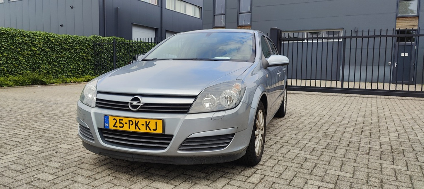 Opel Astra 1.6 Enjoy 2004 - voorkant
