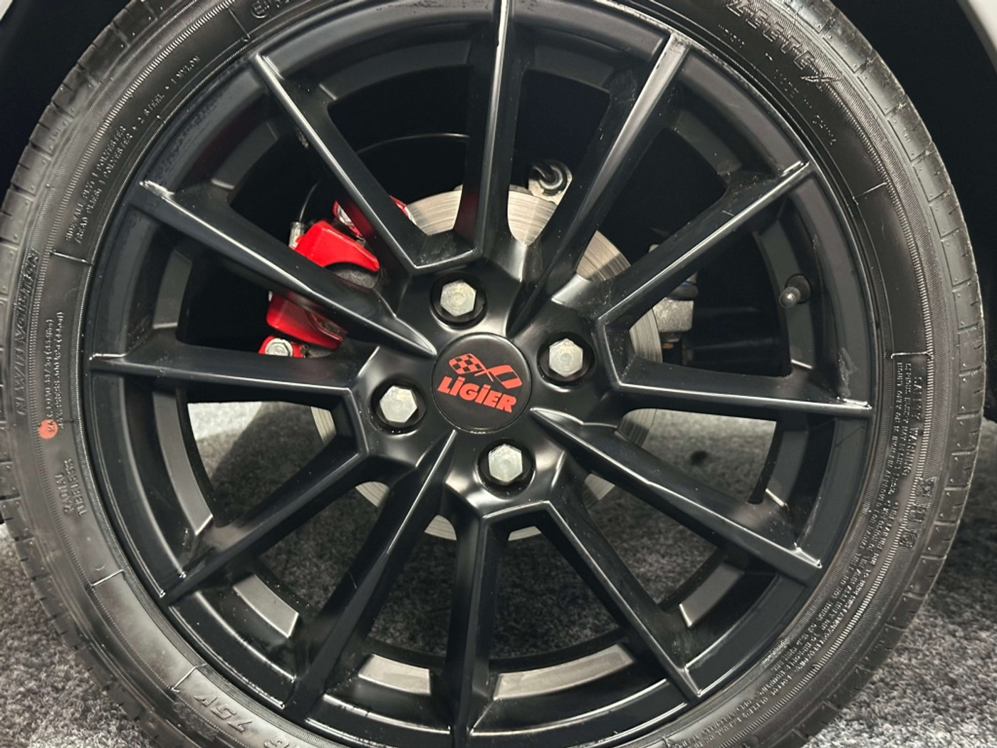 Foto van Ligier Js50