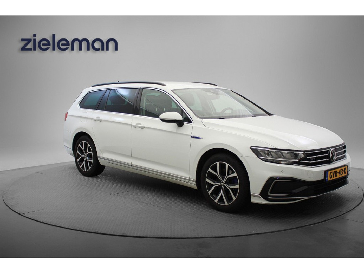 Volkswagen Passat Variant 1.4 TSI PHEV GTE Business - Carplay, Navi, Camera, Cruis 2021 - voorkant