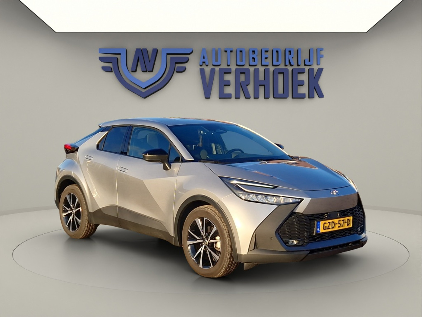 Toyota Toyota C-hr 1.8 Hybrid 140 Dynamic - NL Auto - Luxe uitvoering 2024 - voorkant